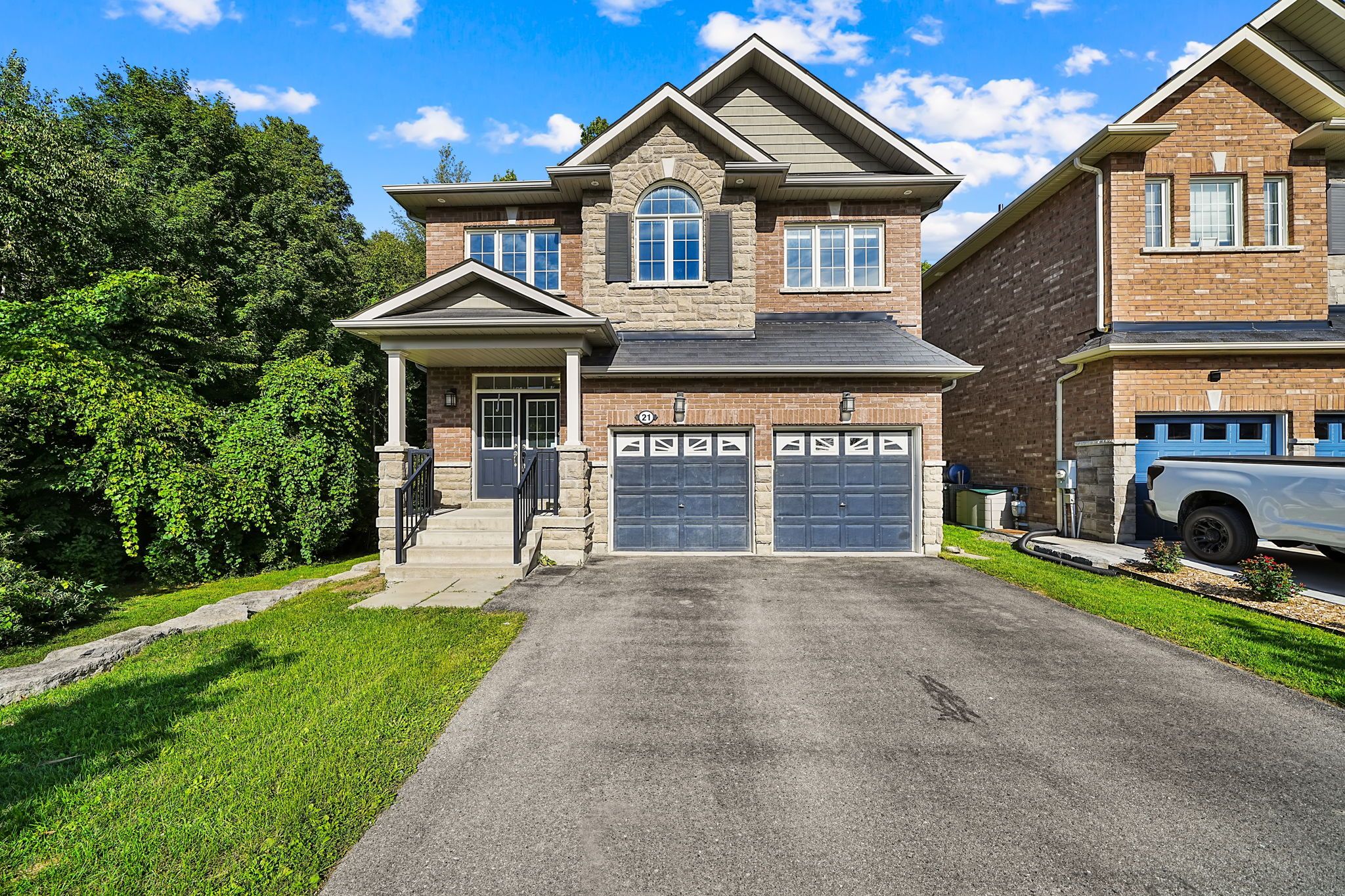 21 Scotia Road, Georgina, On L0e 1r0