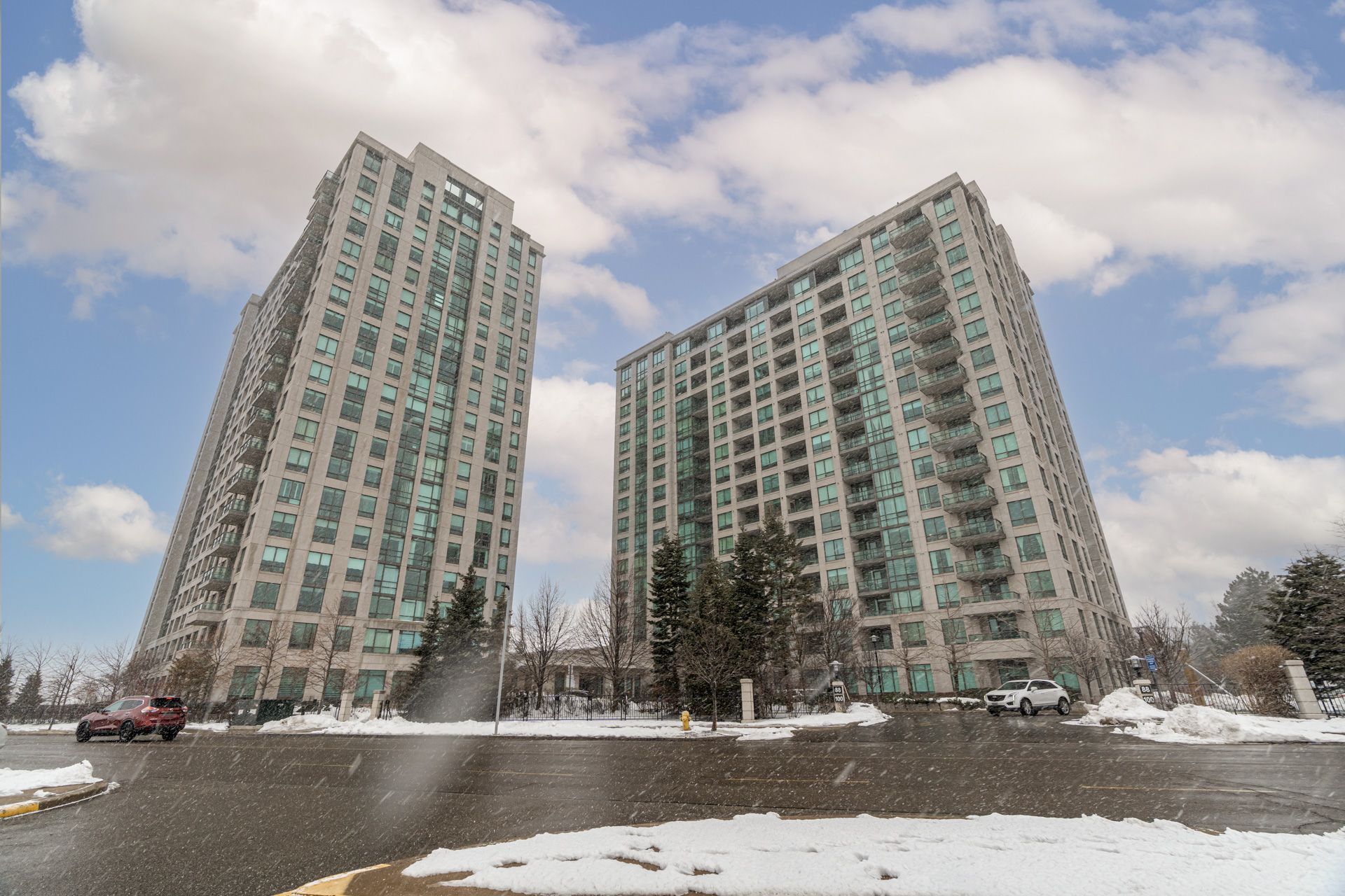 88 Promenade Circle 201, Vaughan, On L4j 9a4