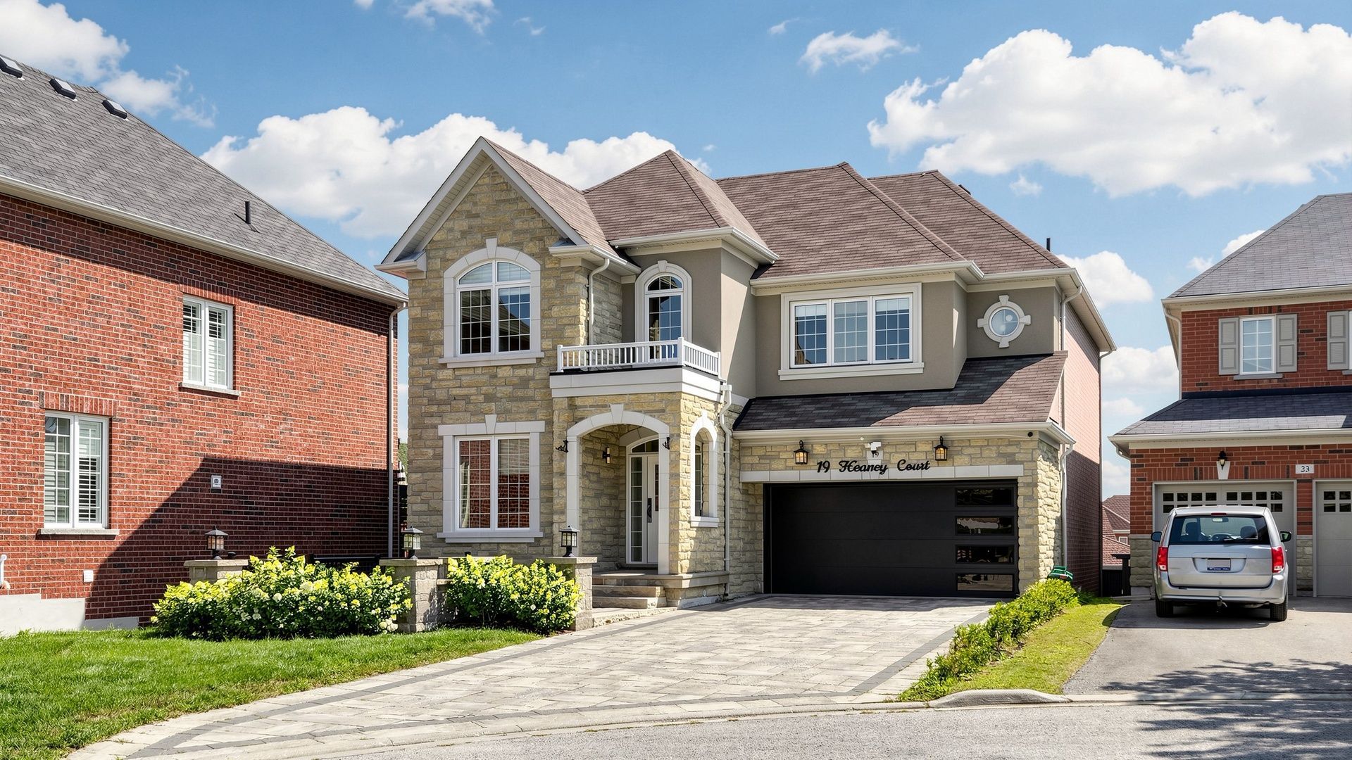 19 Heaney Court, Aurora, On L4g 0j7