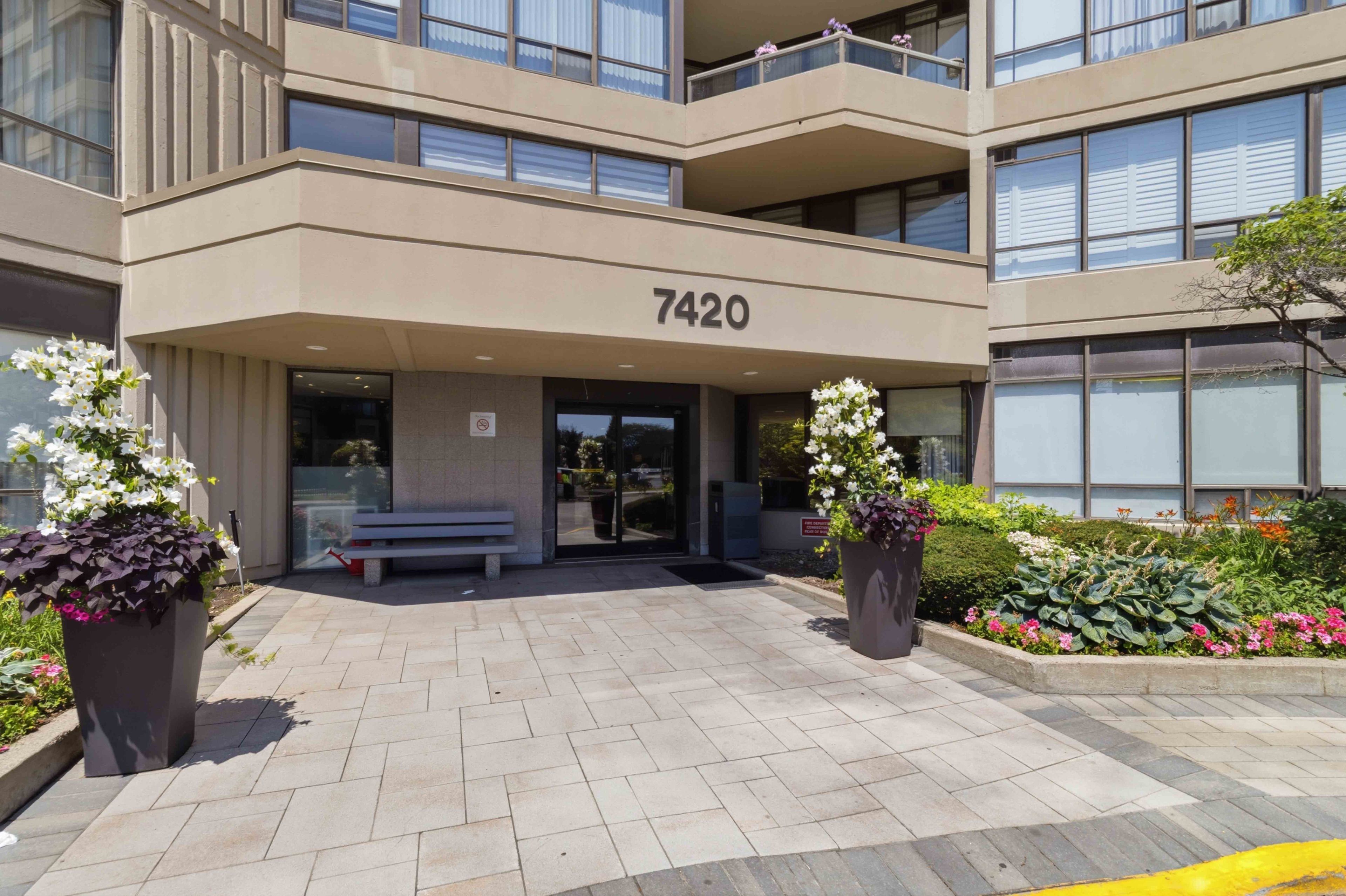 7420 Bathurst Street 812, Vaughan, On L4j 6x4
