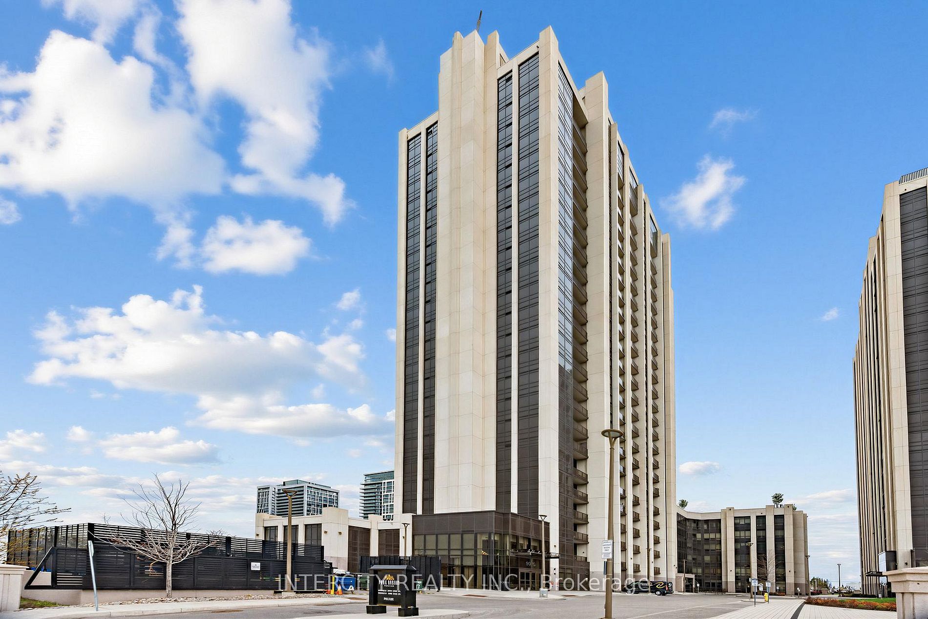 9075 Jane Street 1706, Vaughan, On L4k 0l7