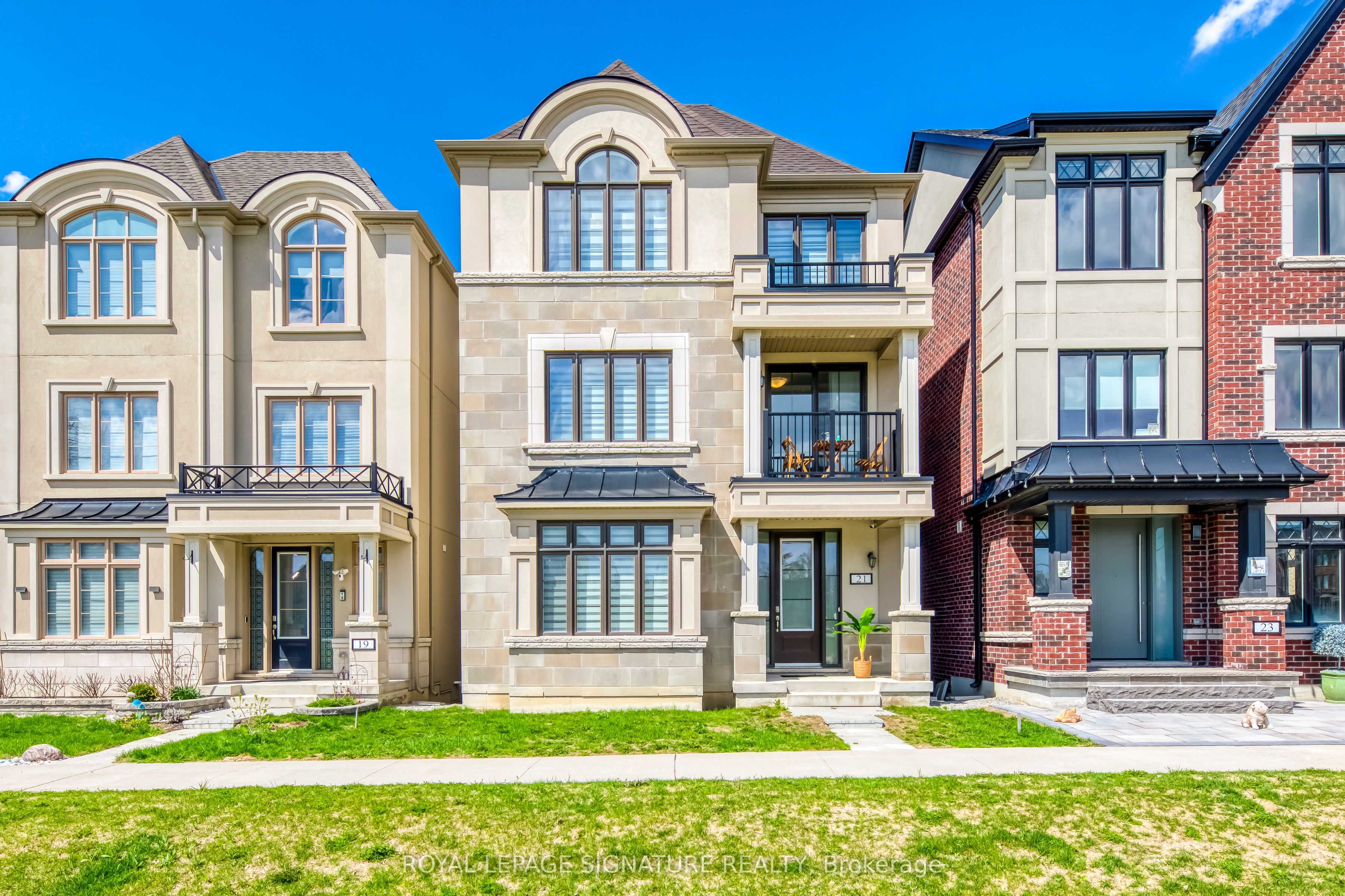 21 Kohn Lane, Markham, On L6c 3j3