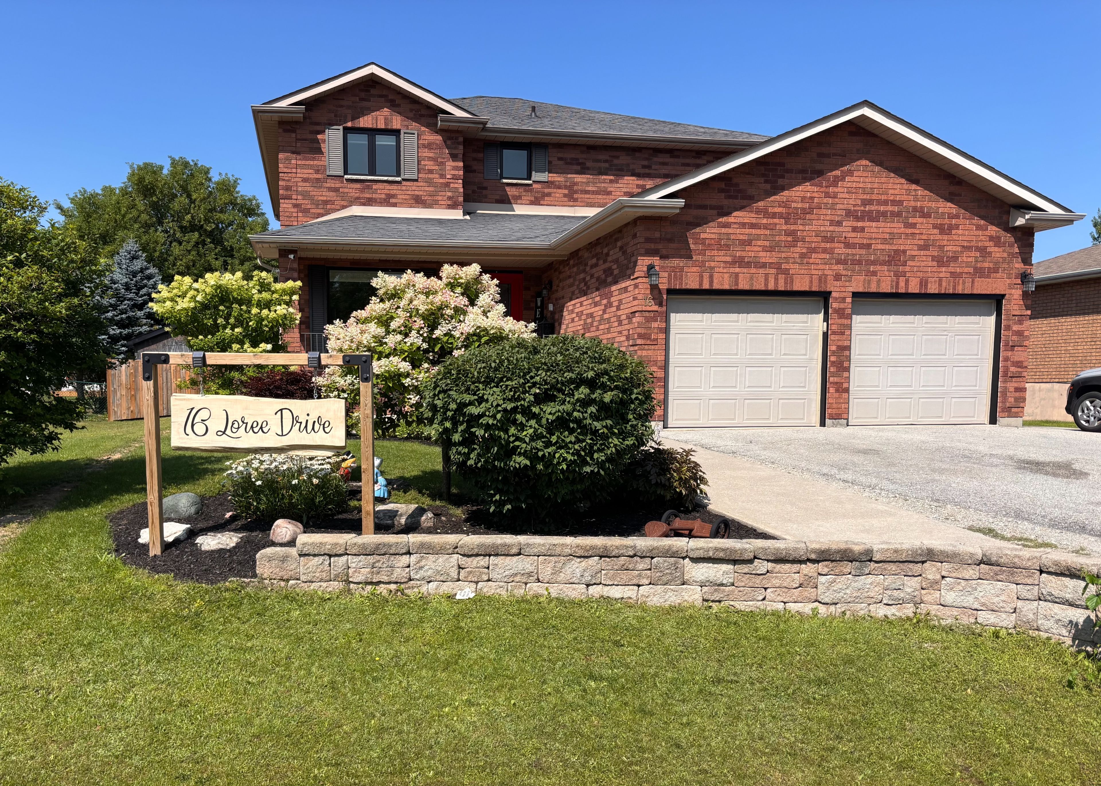 16 Loree Drive, Adjala-Tosorontio, On L0m 1j0