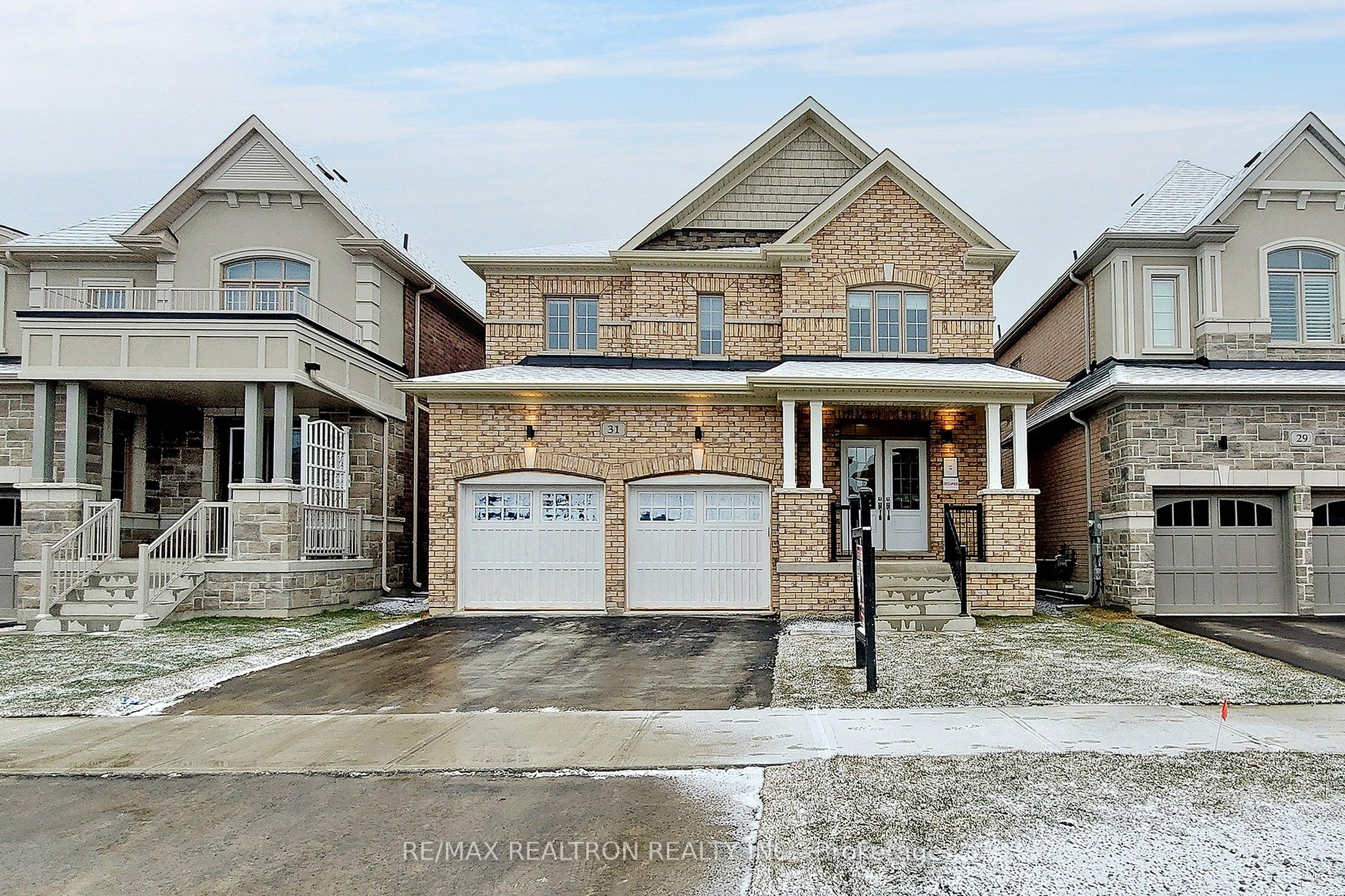 31 Valleo Street, Georgina, On L4p 0k1