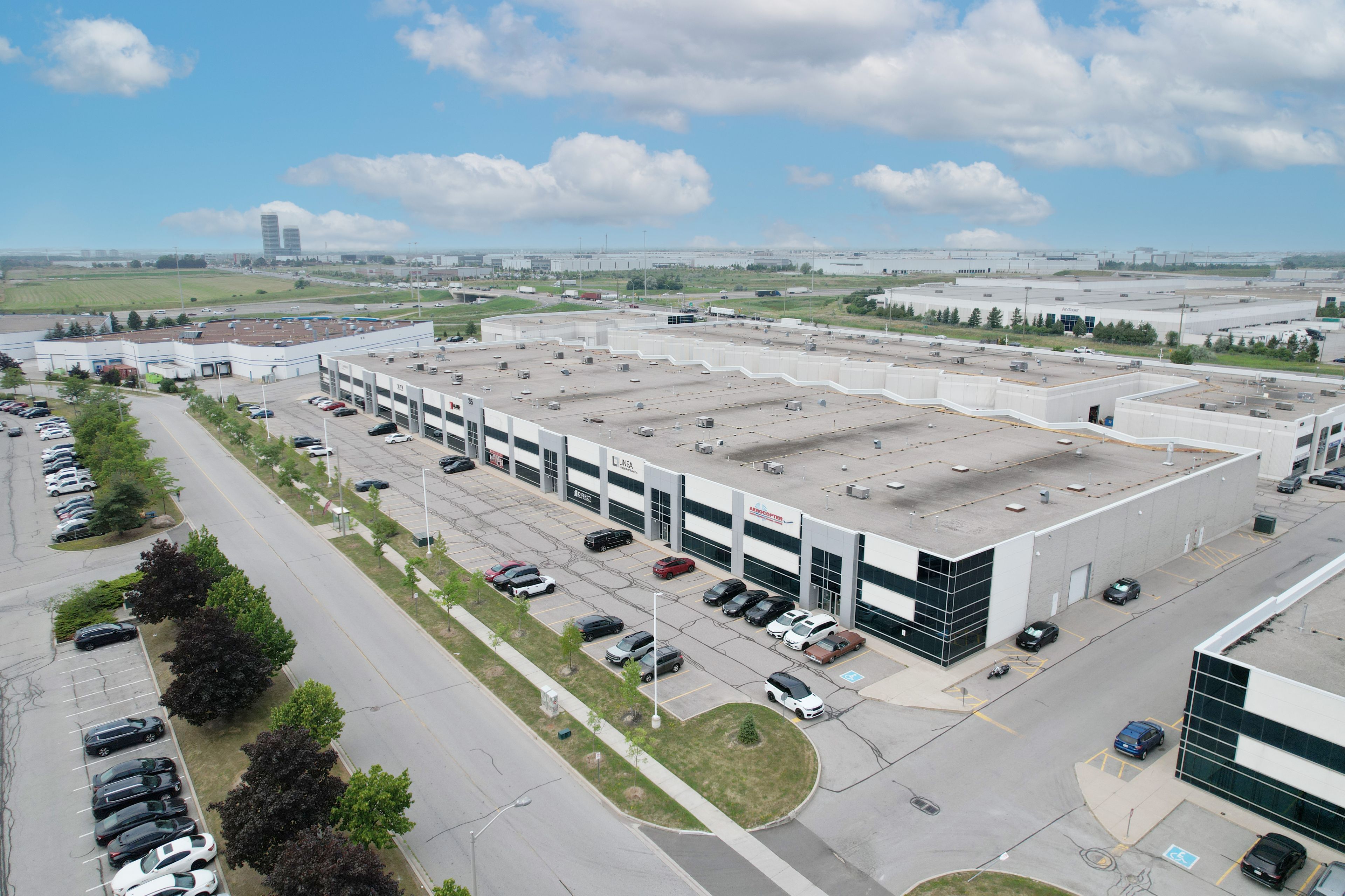 35 Royal Group Crescent, Vaughan, On L4h 1x9