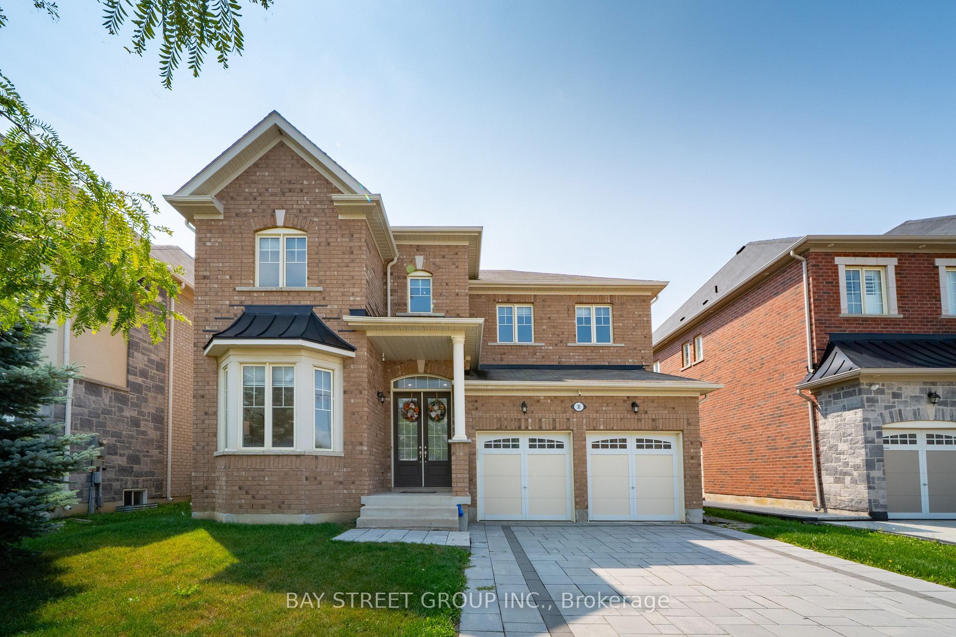 31 Woodgate Pines Drive, Vaughan, On L4h 4a8