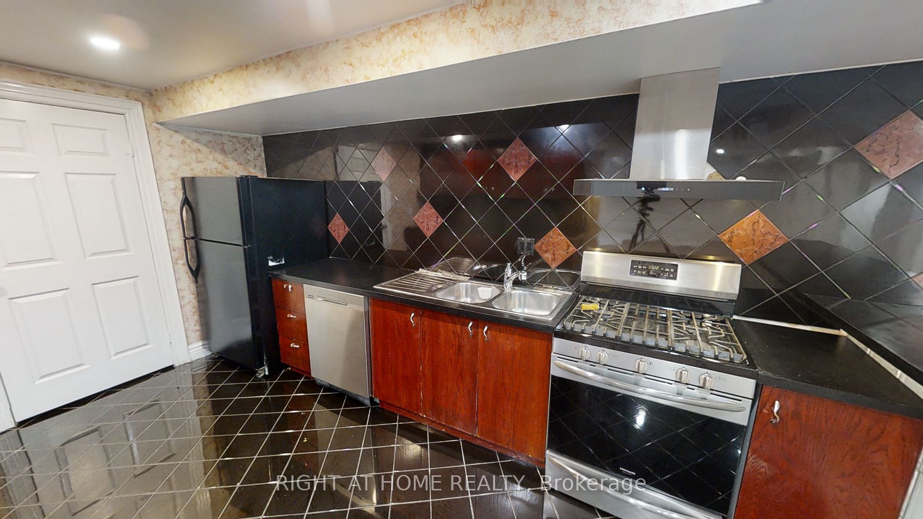 (Lower) 31 Northgate Crescent E, Richmond Hill, On L4b 2k8