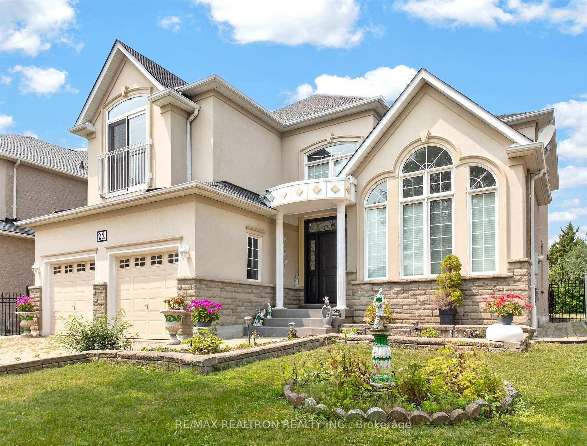 22 Queensborough Court, Richmond Hill, On L4e 4e4