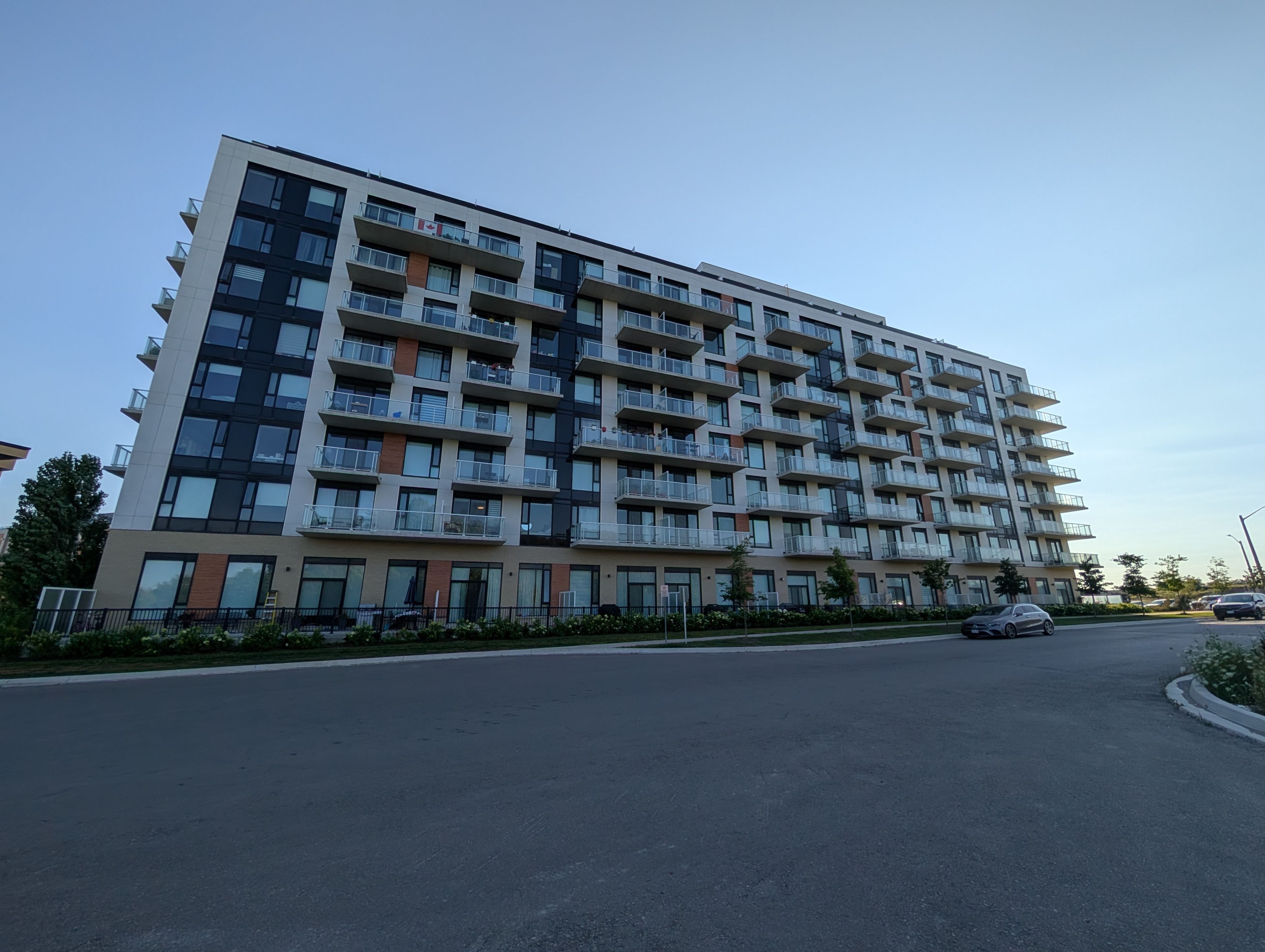 6 David Eyer Road 811, Richmond Hill, On L4s 0n5