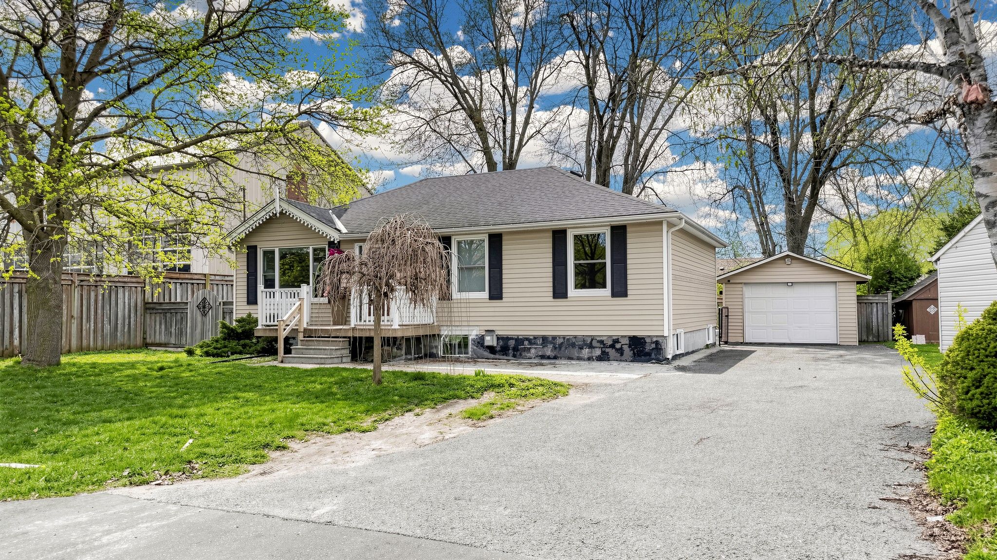 2 Hughes Street, Richmond Hill, On L4e 2v9