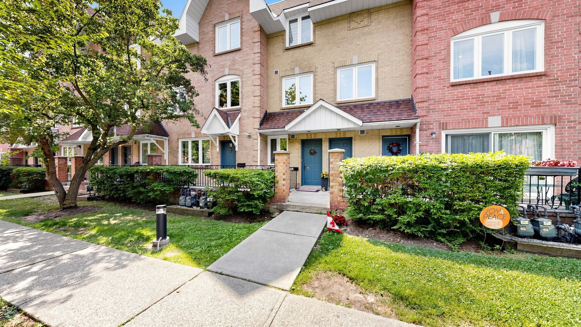 75 Weldrick Road E 318, Richmond Hill, On L4c 0h9