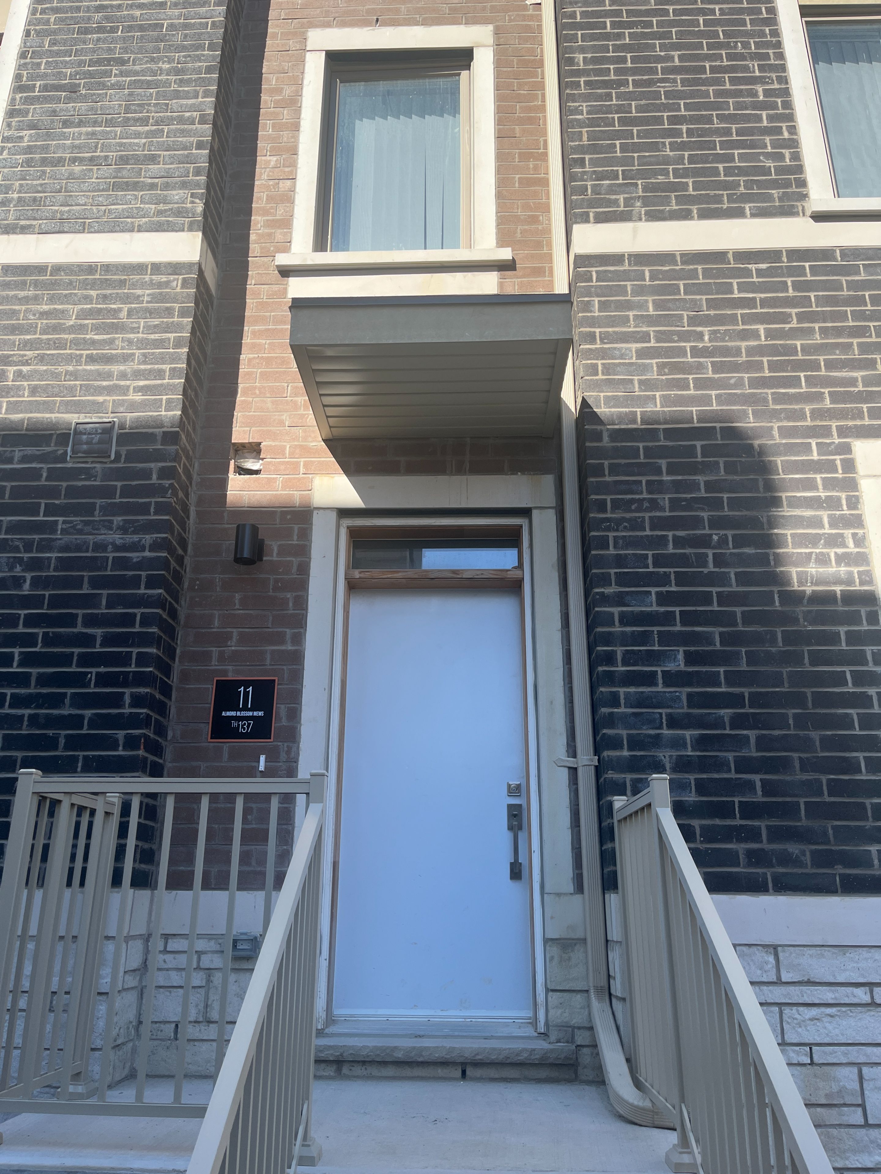 11 Almond Blossom Mews 137, Vaughan, On L4k 5z8