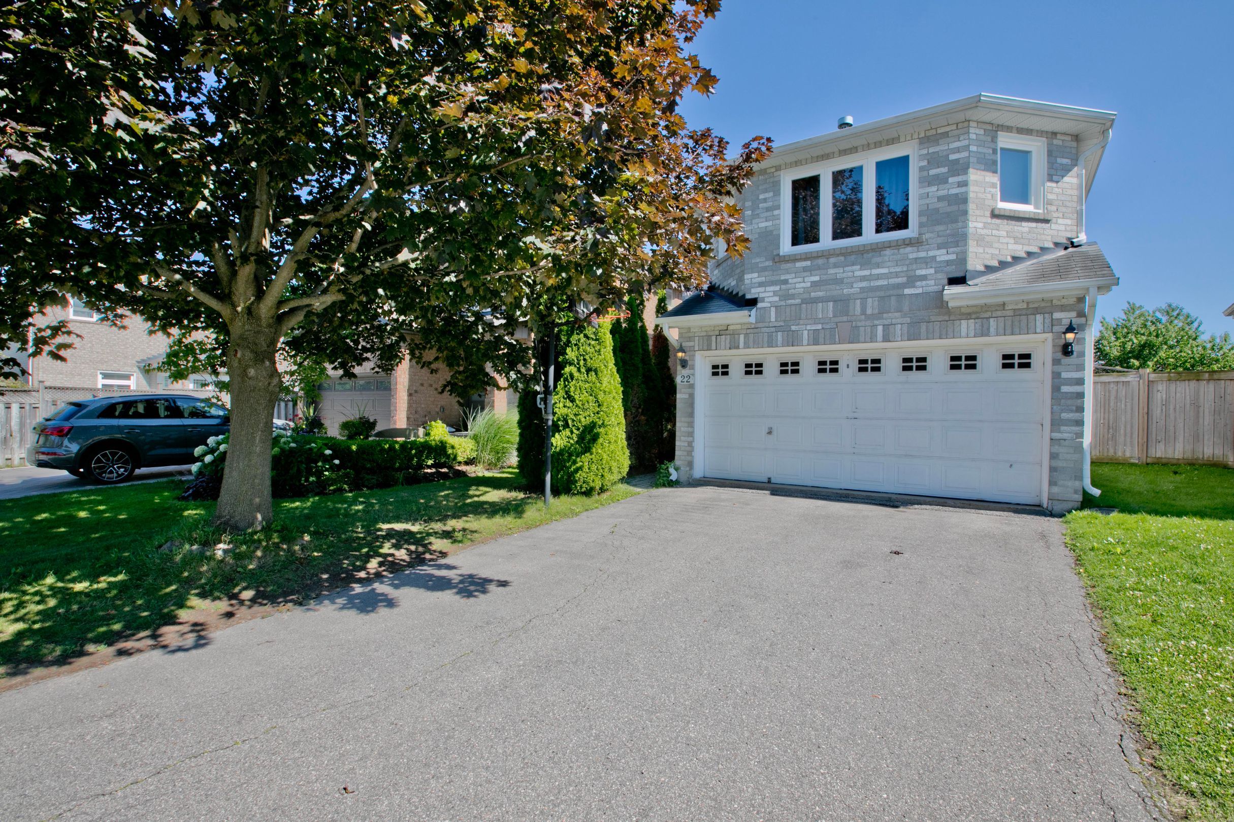 22 Taos Court, Richmond Hill, On L4c 0g5