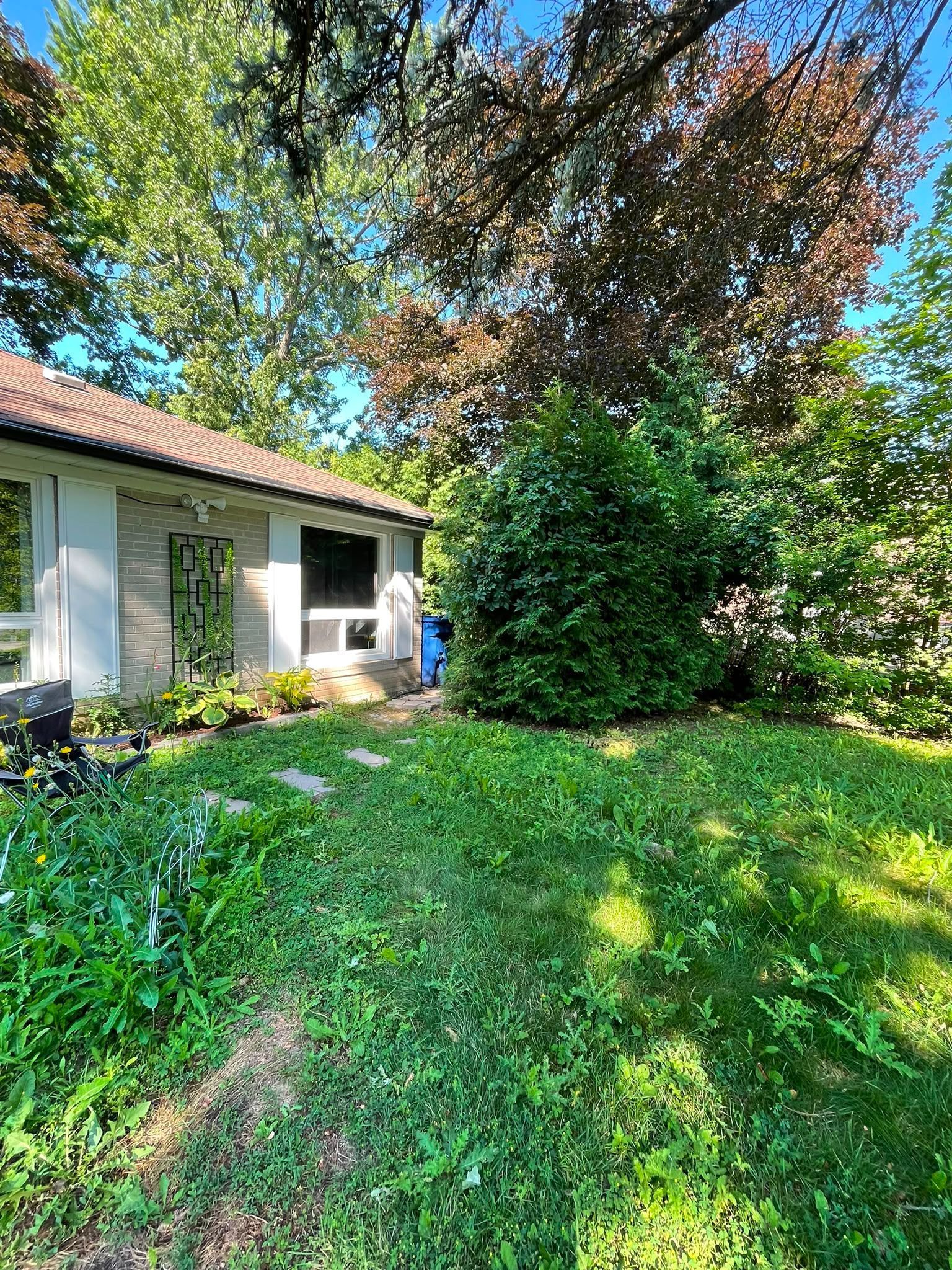 23 Algonquin Crescent Basement, Aurora, On L4g 3e6