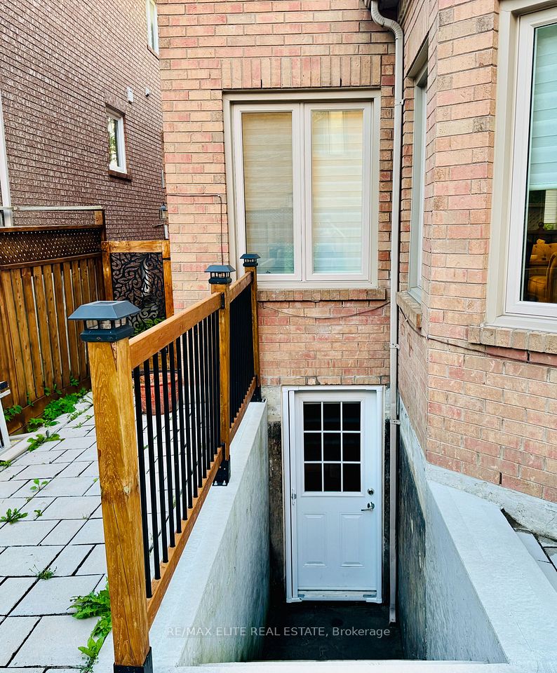 169 Larratt Lane Basement, Richmond Hill, On L4c 0e8
