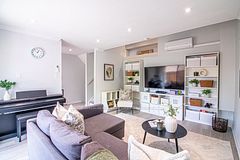 60 Springfair Avenue, Aurora, On L4g 3m2