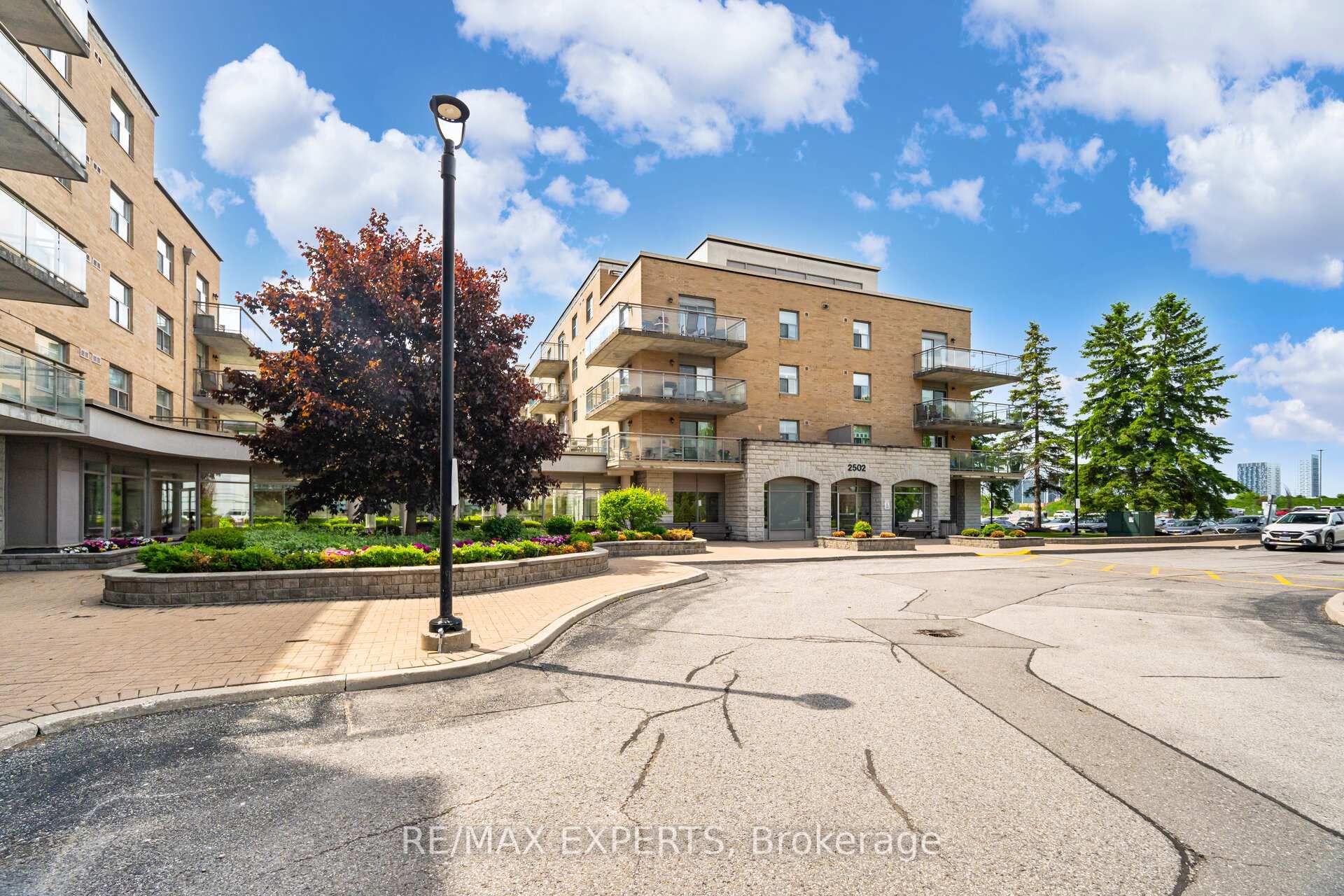 2502 Rutherford Road 216, Vaughan, On L4k 5n6
