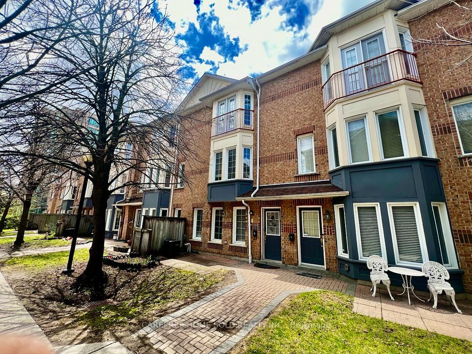 151 Townsgate Drive 8, Vaughan, On L4j 8j7