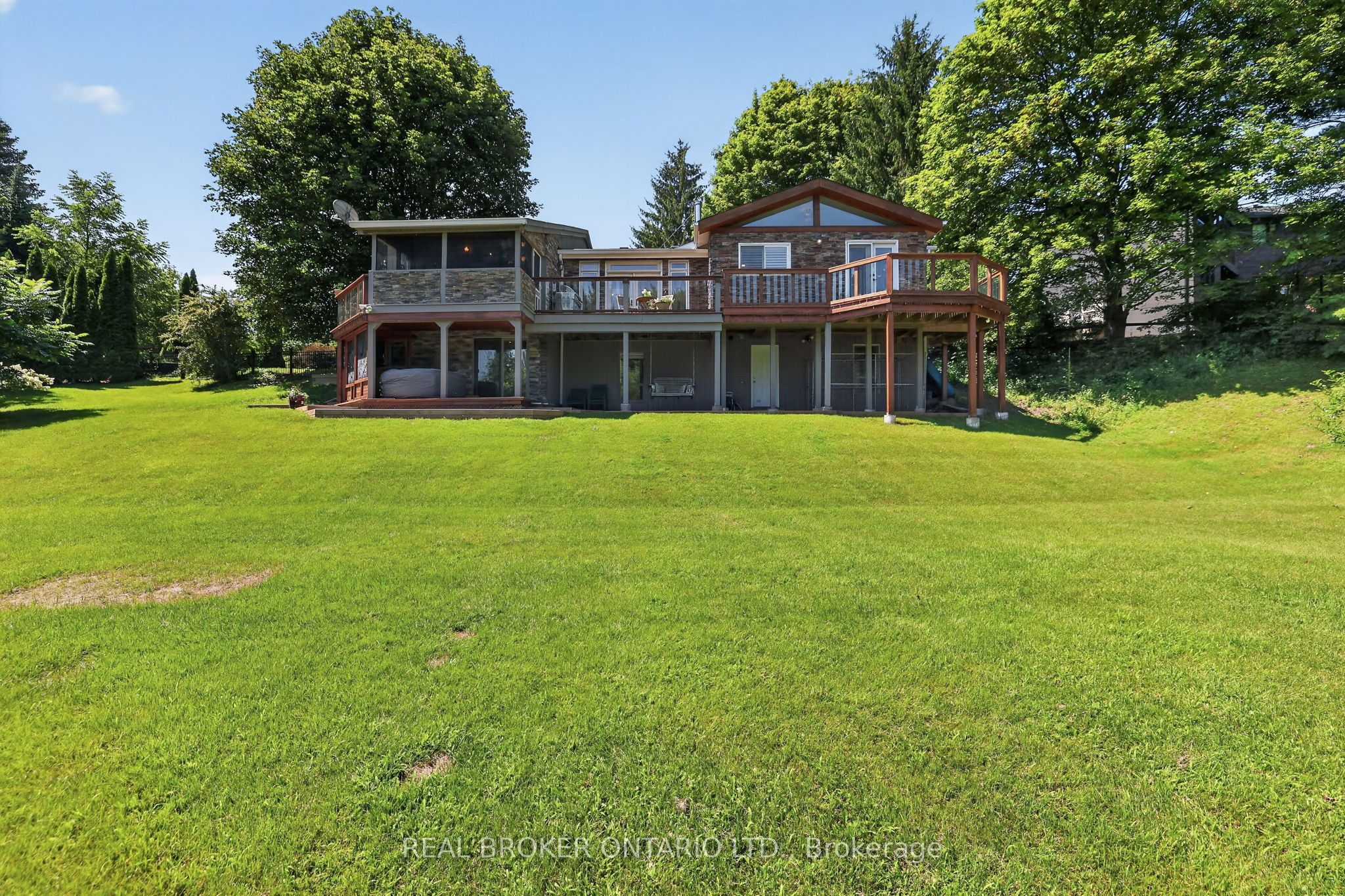 20417 Centre Street, East Gwillimbury, On L0g 1m0