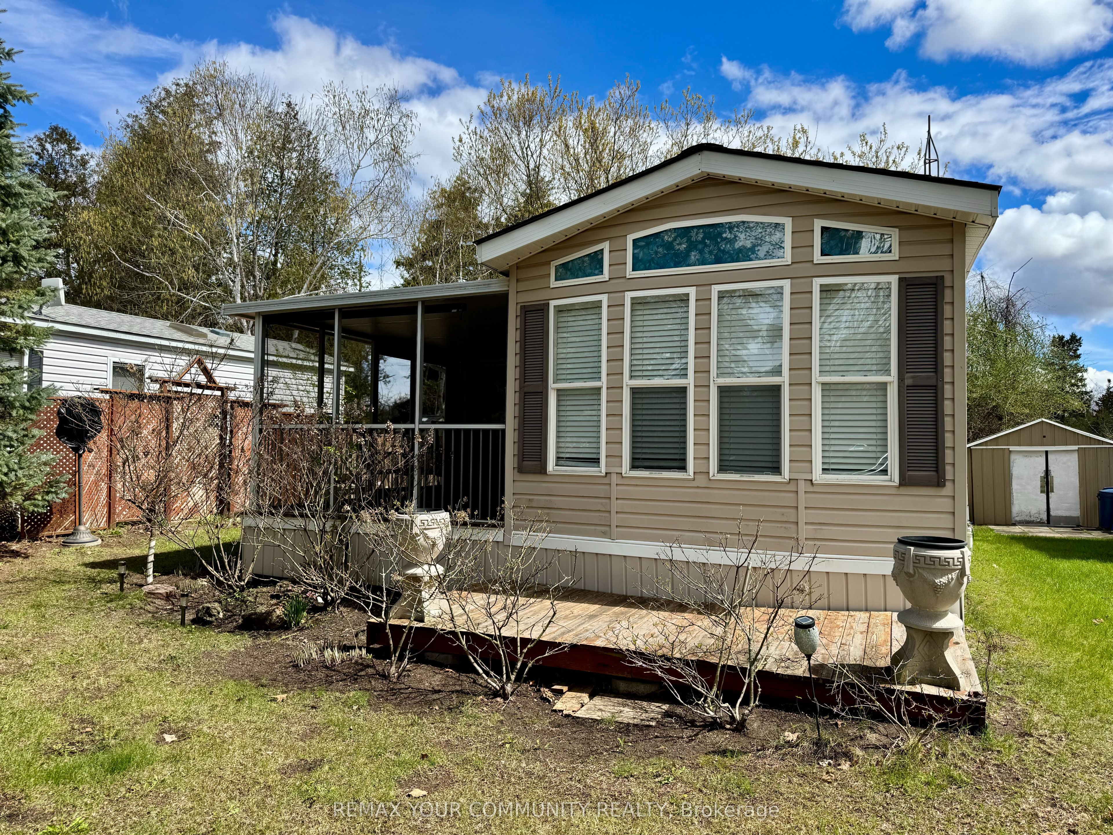 285 Crydermans Side Road 323, Georgina, On L0e 1a0