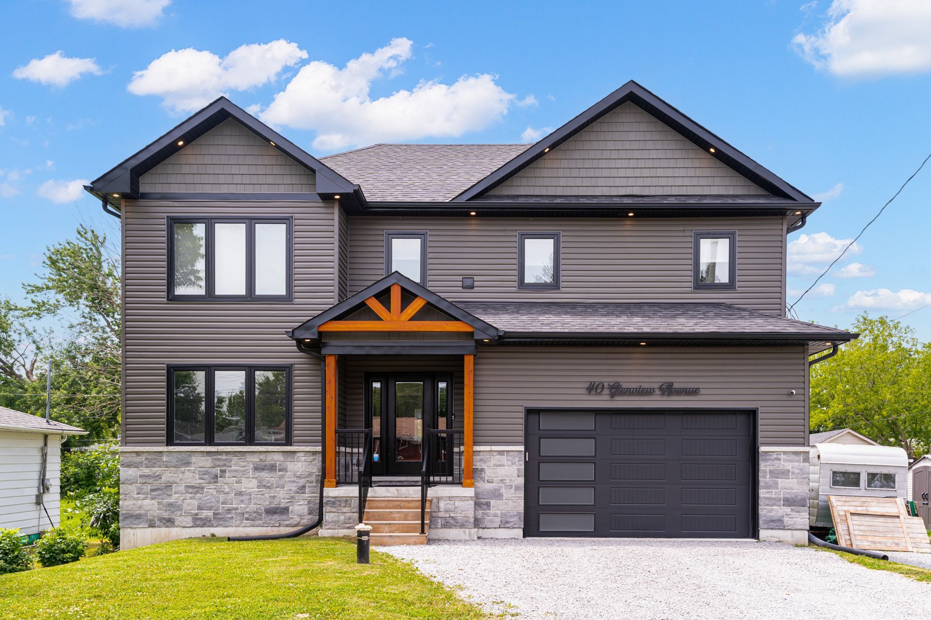 40 Glenview Avenue, Georgina, On L0e 1n0
