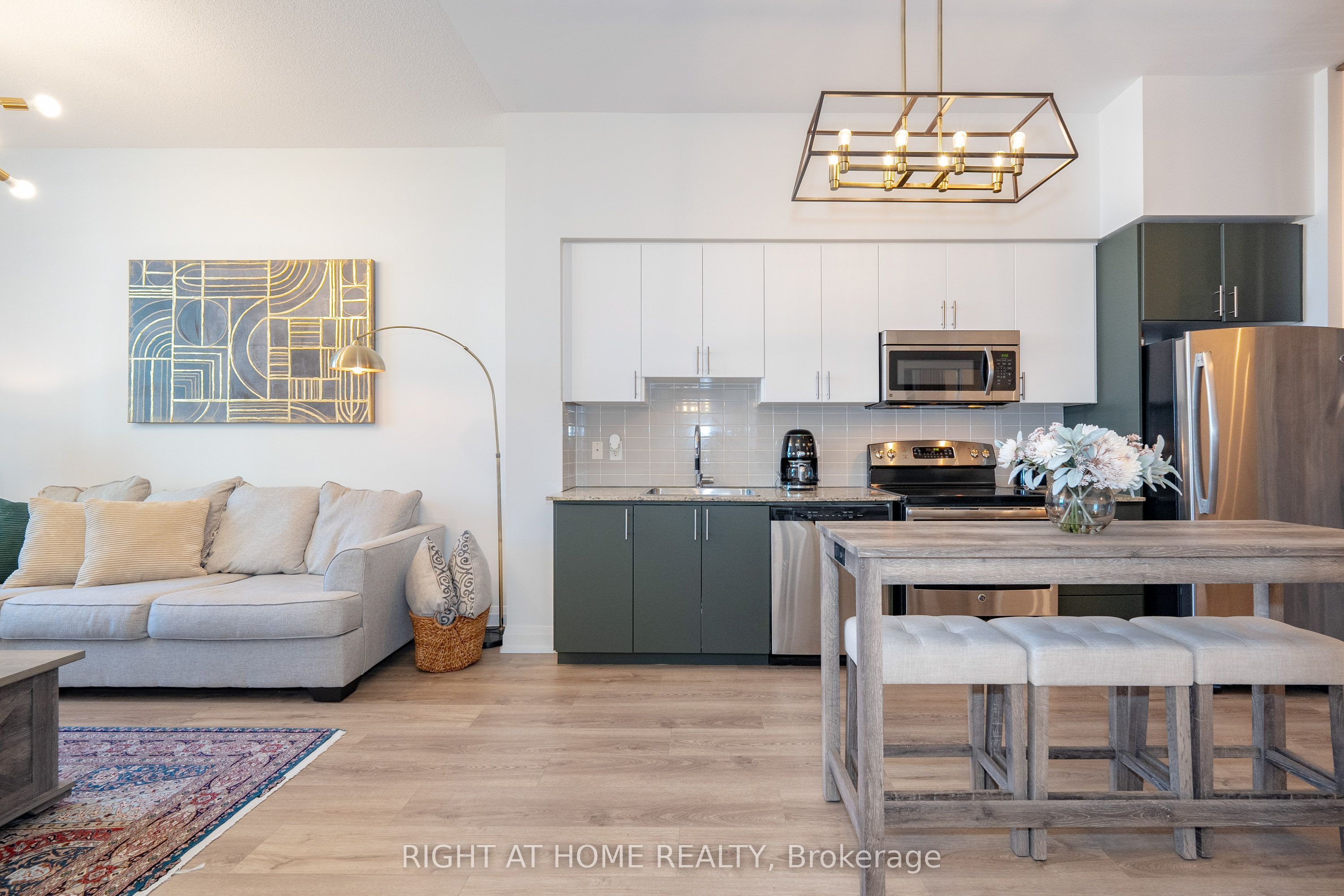 7171 Yonge Street 306, Markham, On L3t 0c5