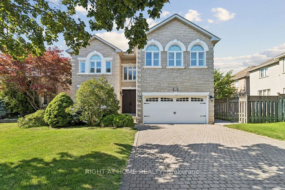 35 Palace Court, Richmond Hill, On L4b 4c3