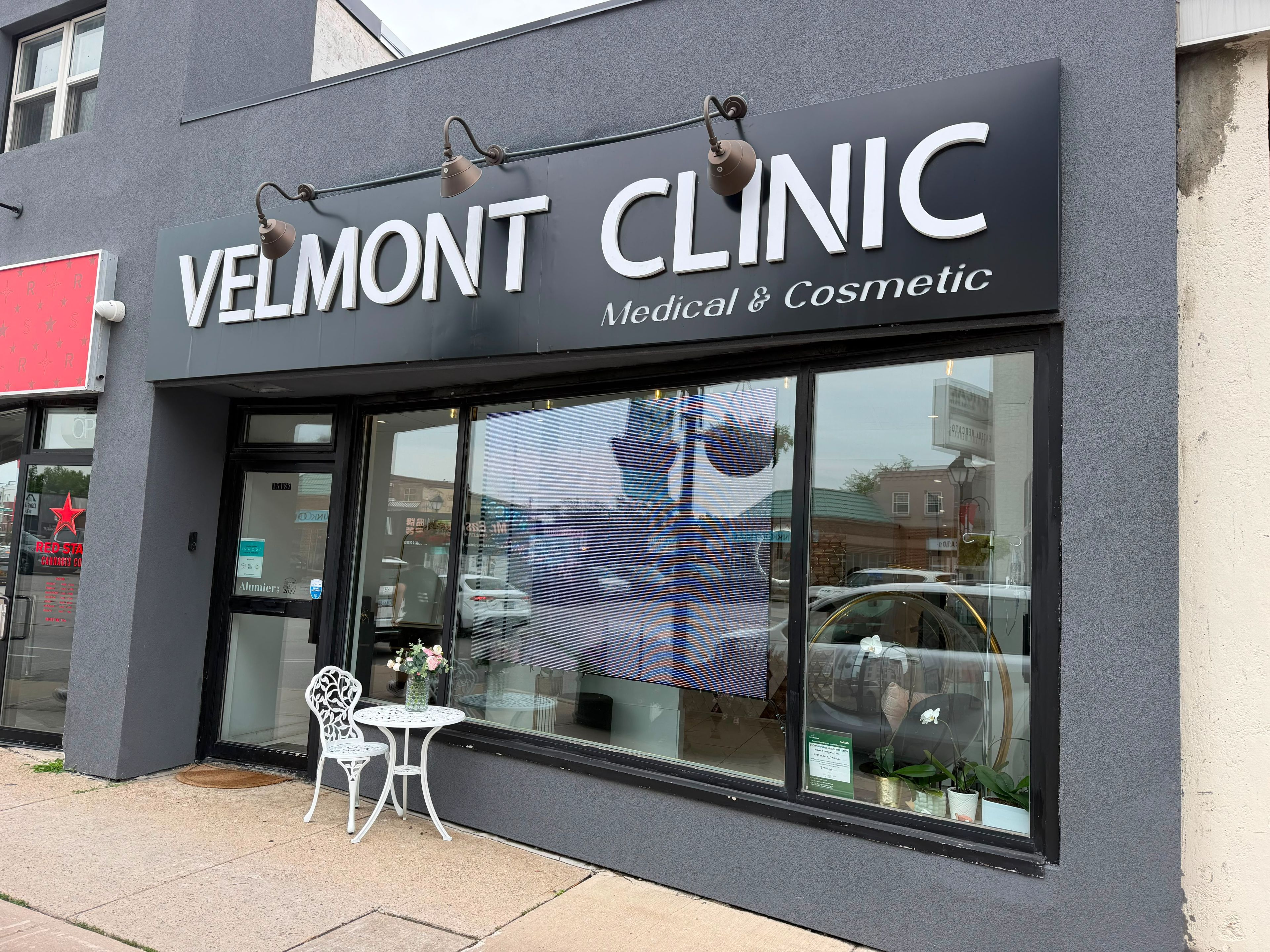 15187 Yonge Street, Aurora, On L4g 1l8