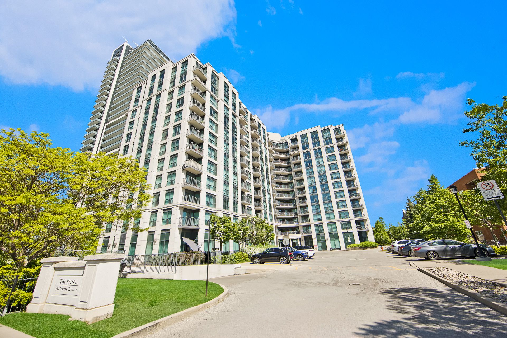 185 Oneida Crescent 1117, Richmond Hill, On L4b 0b1