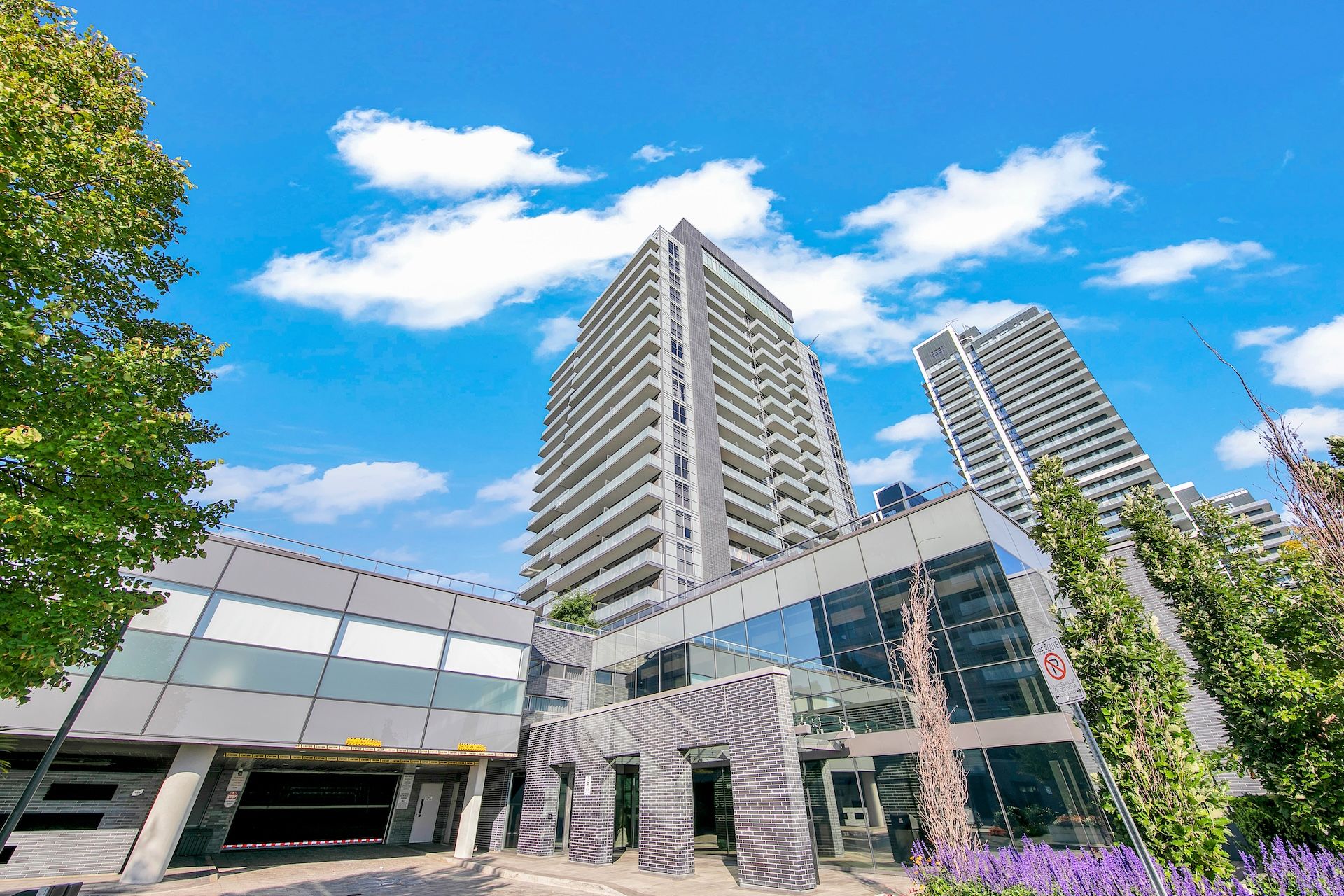 65 Oneida Crescent 903, Richmond Hill, On L4b 0g9