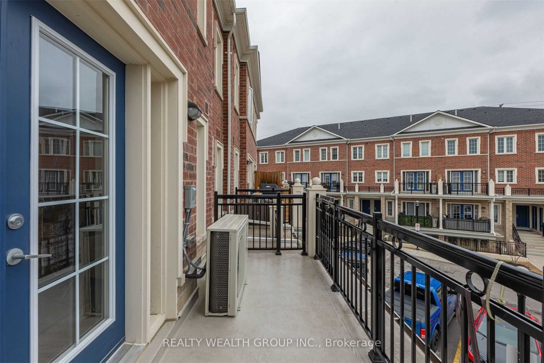 26 Bruce Street 12, Vaughan, On L4l 1j4