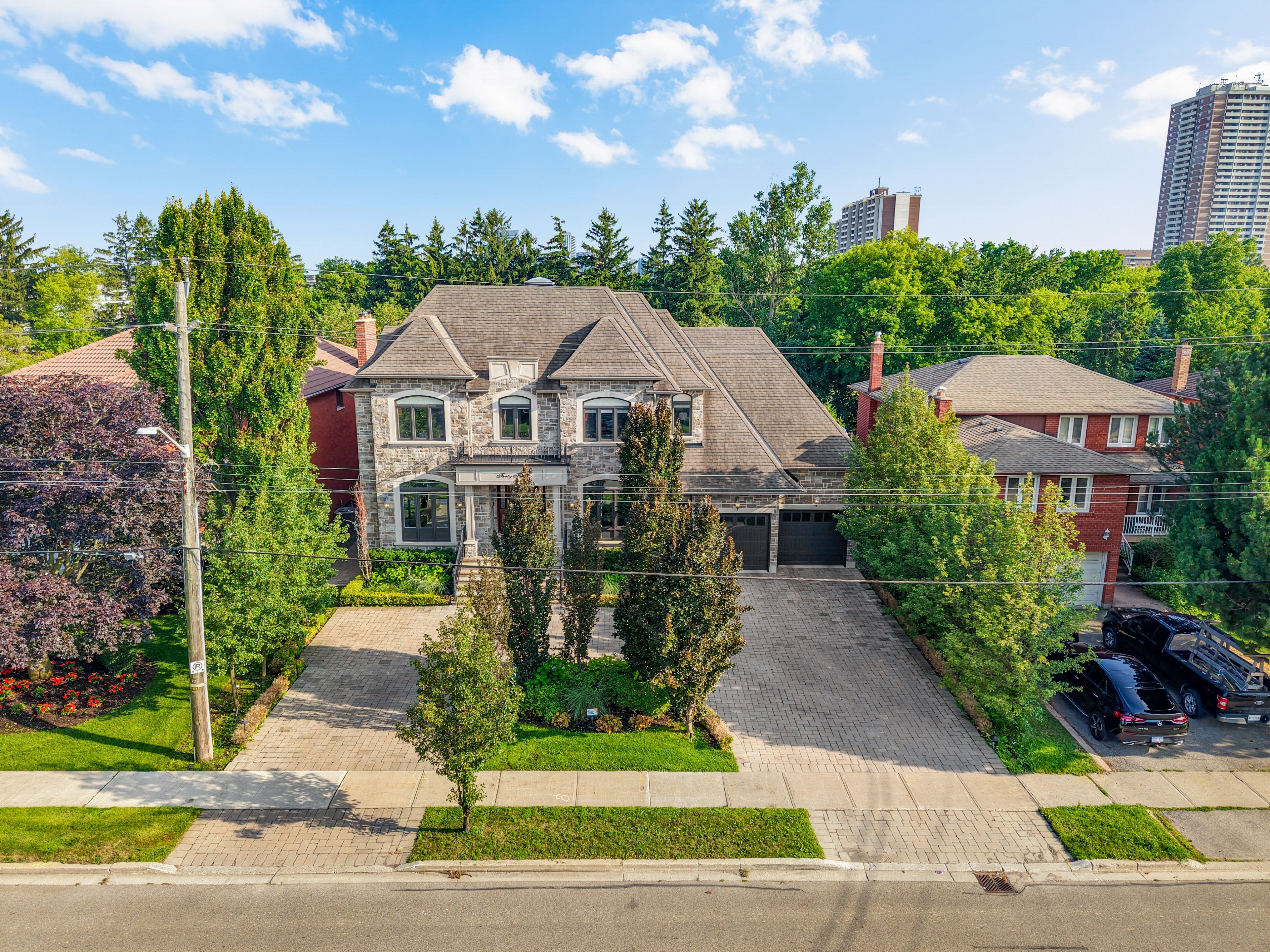 45 Crestwood Road, Vaughan, On L4j 1a4