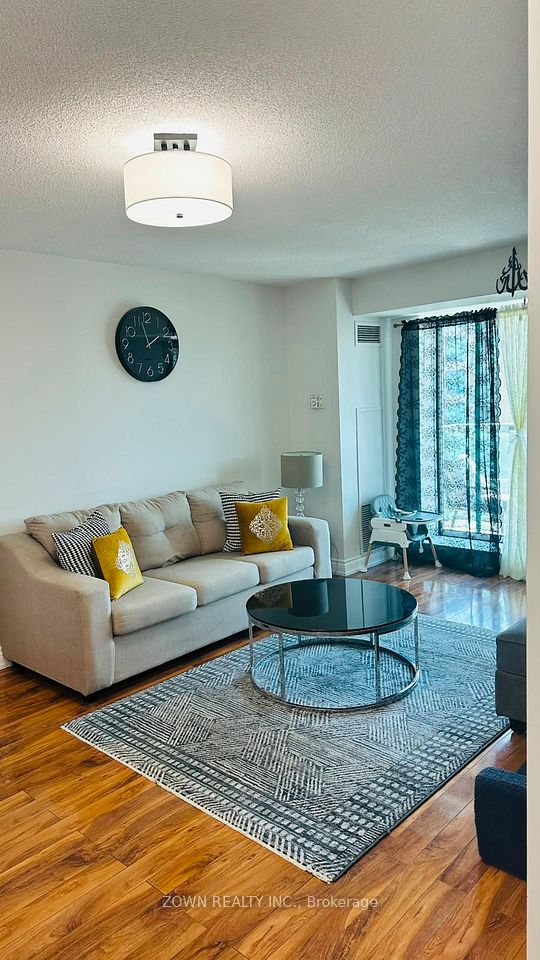 3 Ellesmere Street 611, Richmond Hill, On L4b 4n2