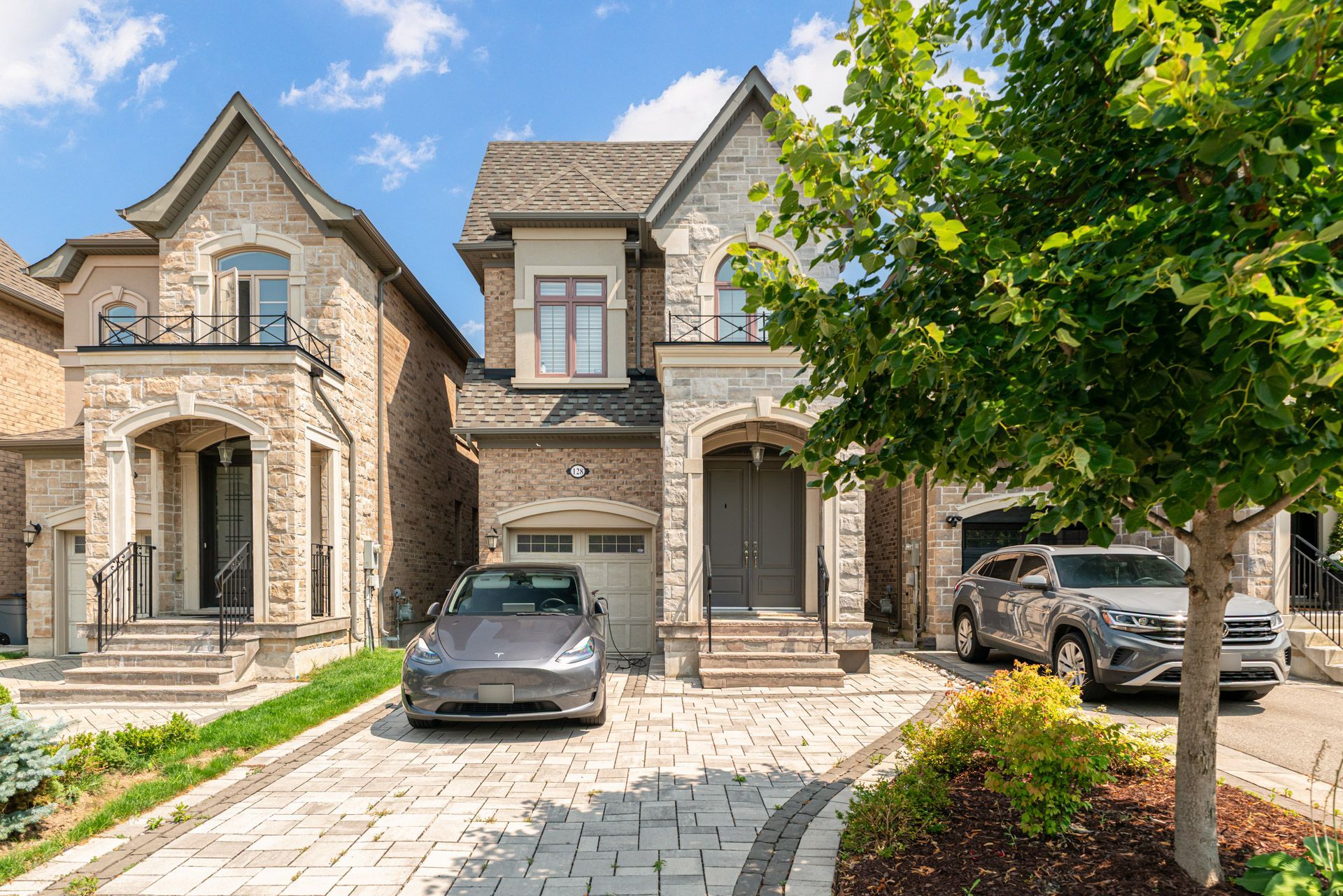 128 Hatton Garden Road, Vaughan, On L4h 3p9