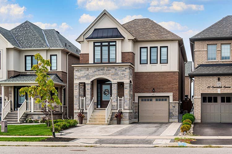 87 Carondale Square, East Gwillimbury, On L9n 0x7