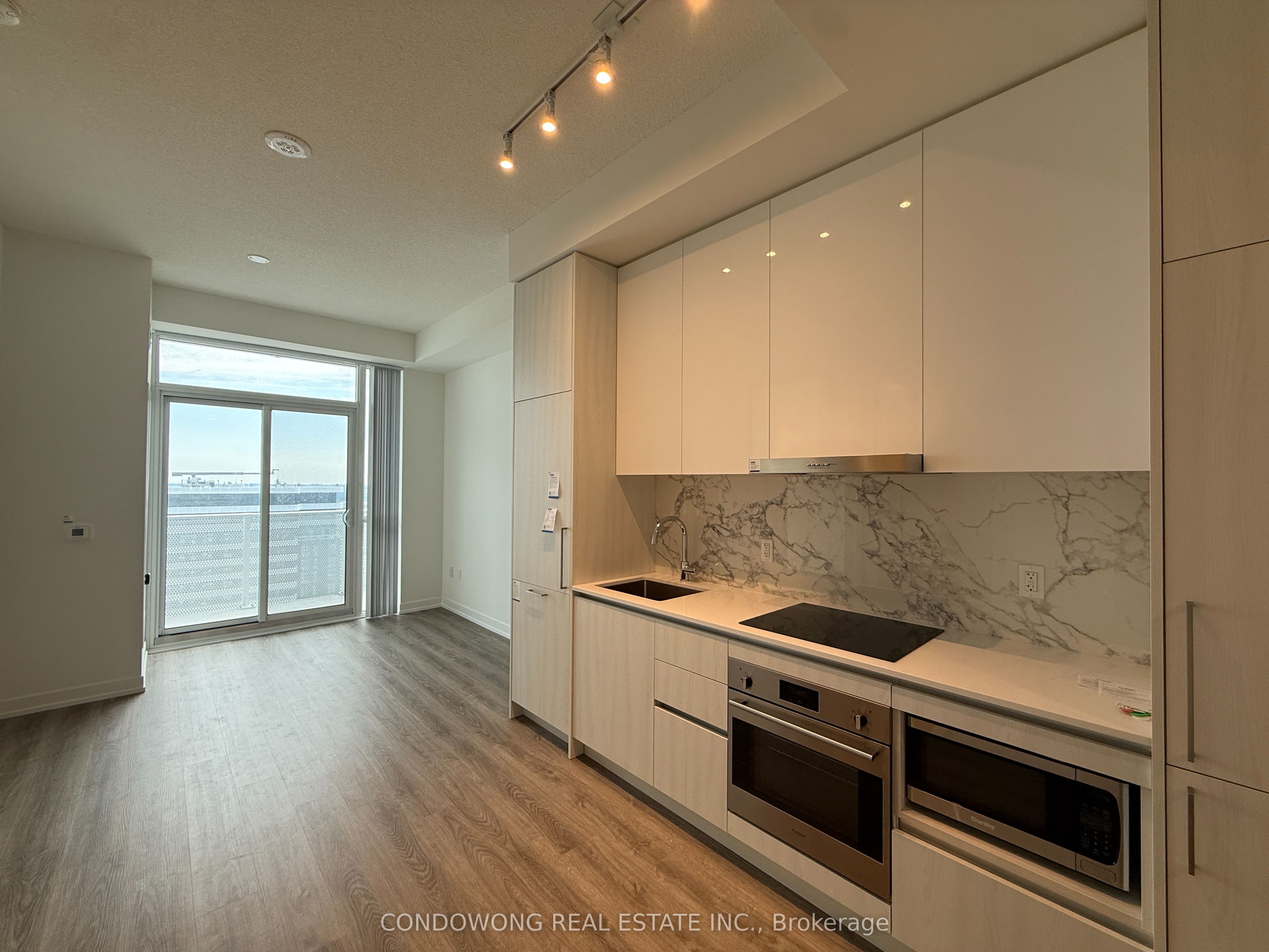 195 Commerce Street 5316, Vaughan, On L4k 5c3