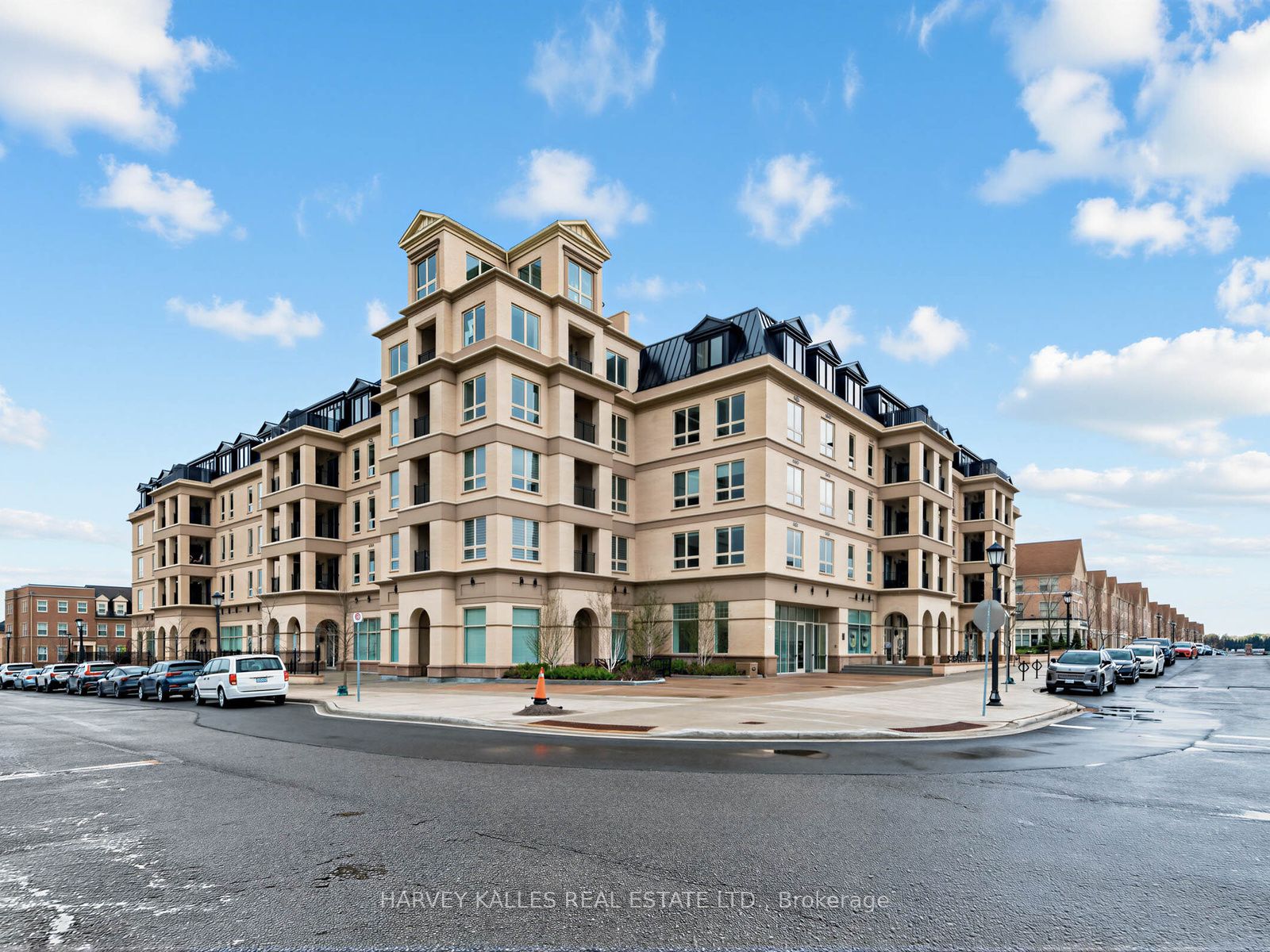 101 Cathedral High Street 329, Markham, On L6c 3l8