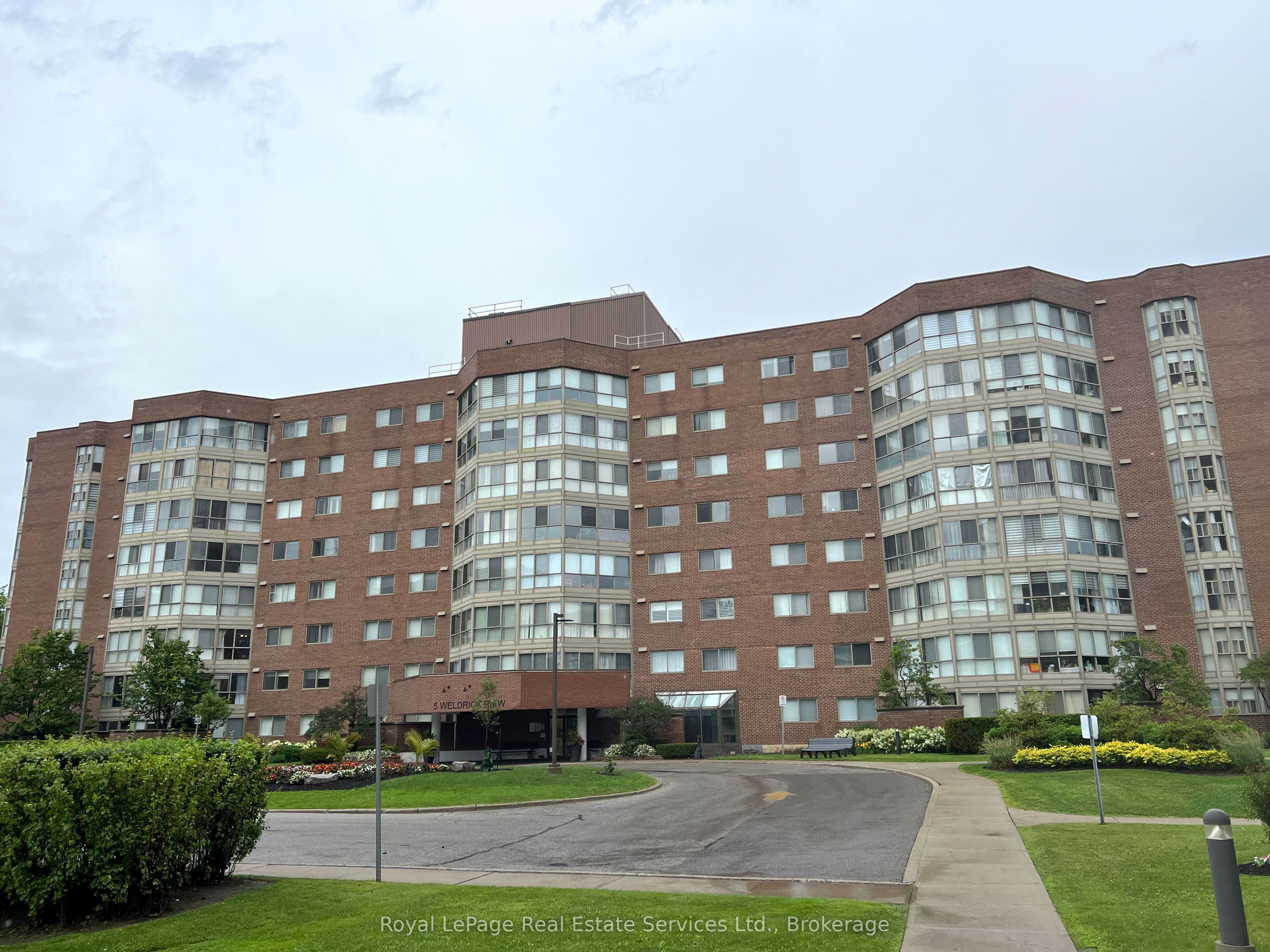 5 Weldrick Road W 611, Richmond Hill, On L4c 8s9