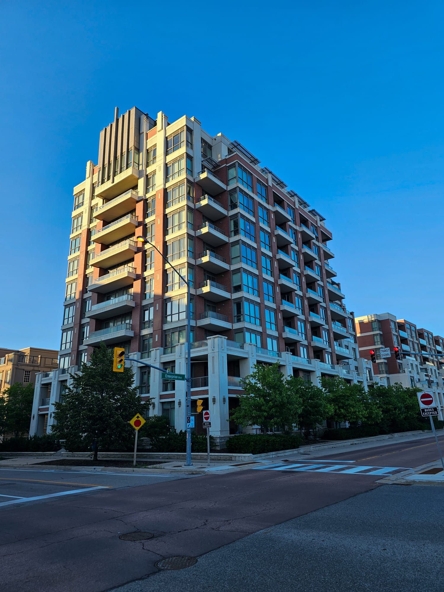 1 Upper Duke Crescent 509, Markham, On L6g 0b6