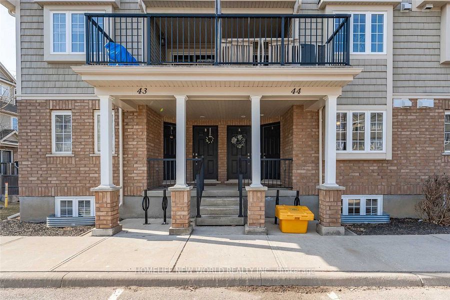 9 Pavillion Street, Markham, On L3r 1n8
