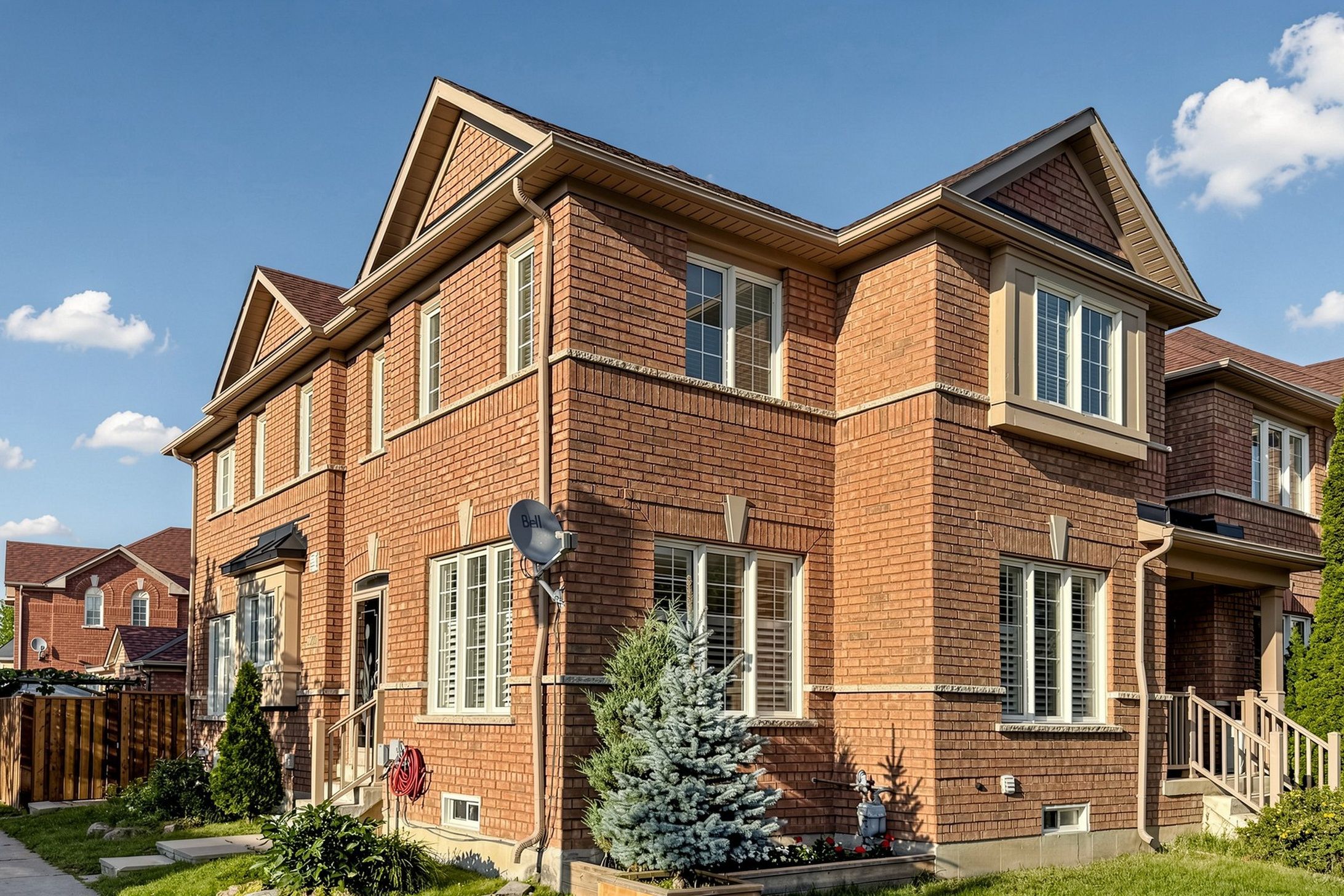 2200 Bur Oak Avenue, Markham, On L6e 1m4