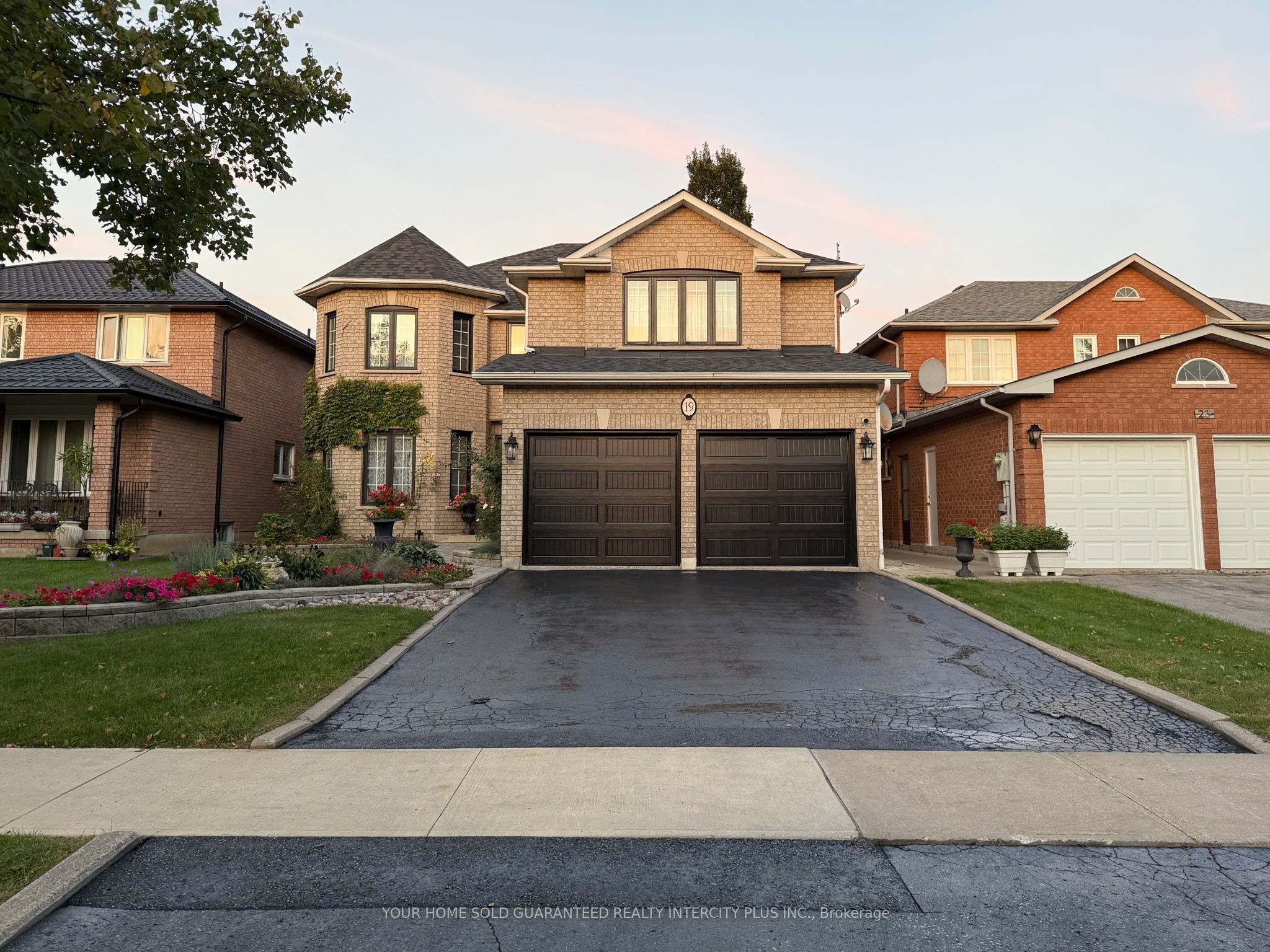 19 Mandolin Court, Vaughan, On L4l 8t9