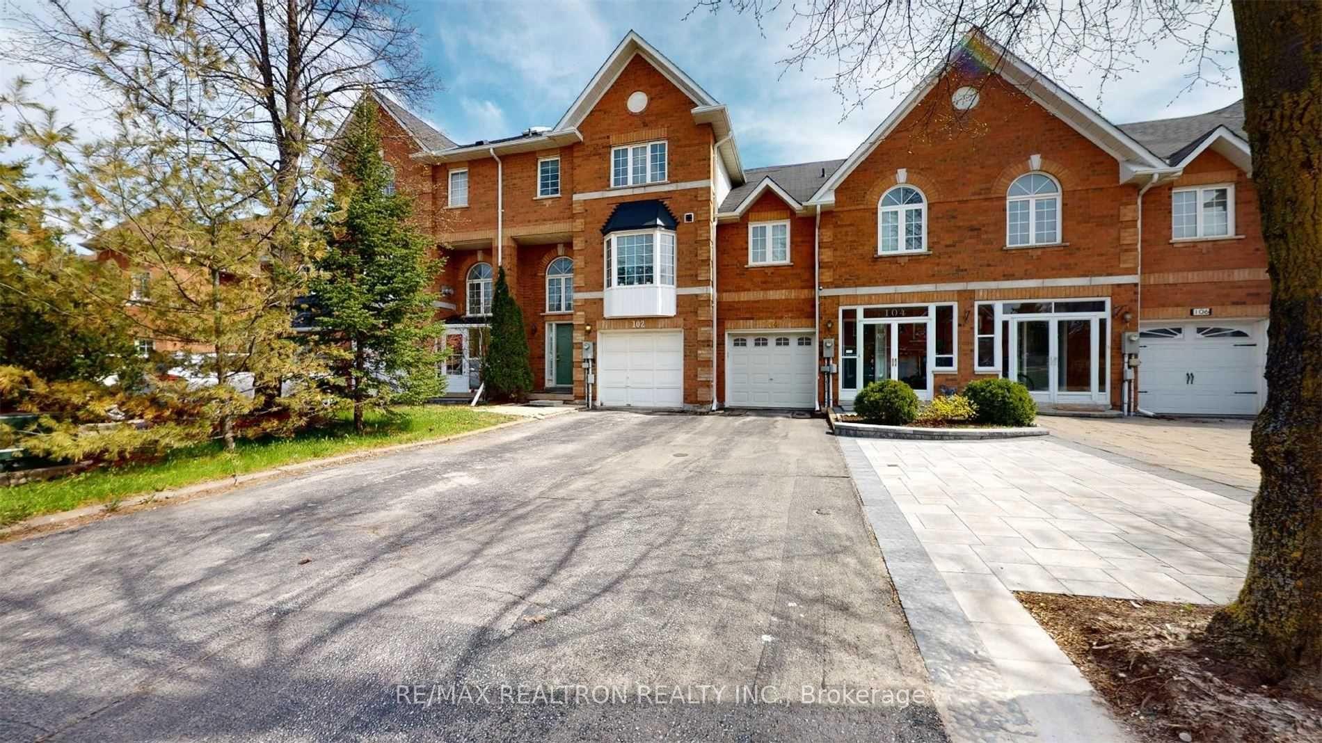 102 Royal Chapin Crescent, Richmond Hill, On L4s 2a8