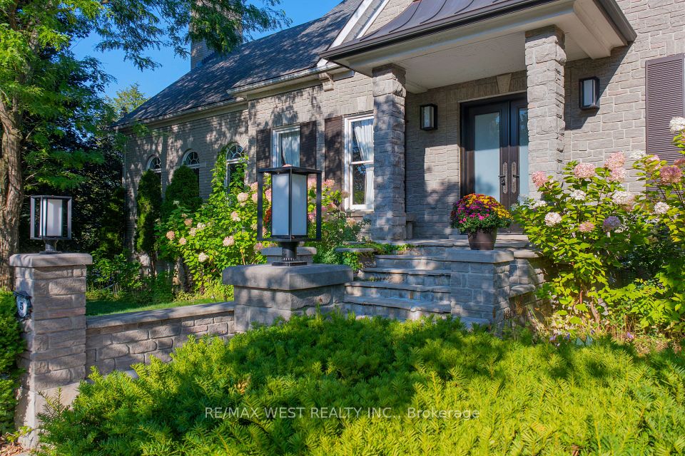 5 Humberview Drive, Vaughan, On L4h 1b1