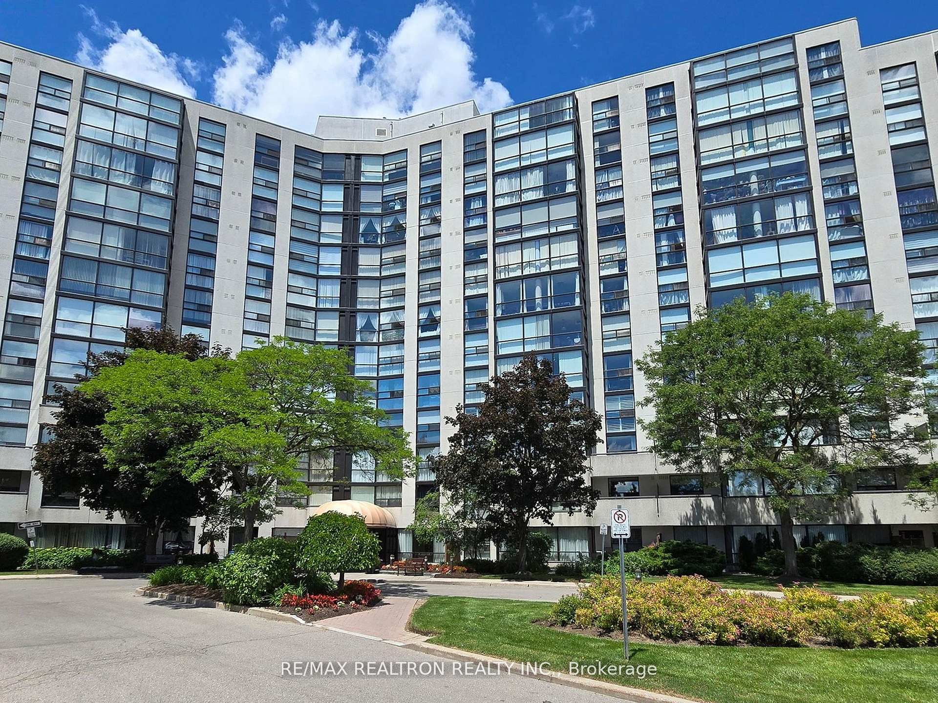 40 Harding Boulevard W 1015, Richmond Hill, On L4c 9s5