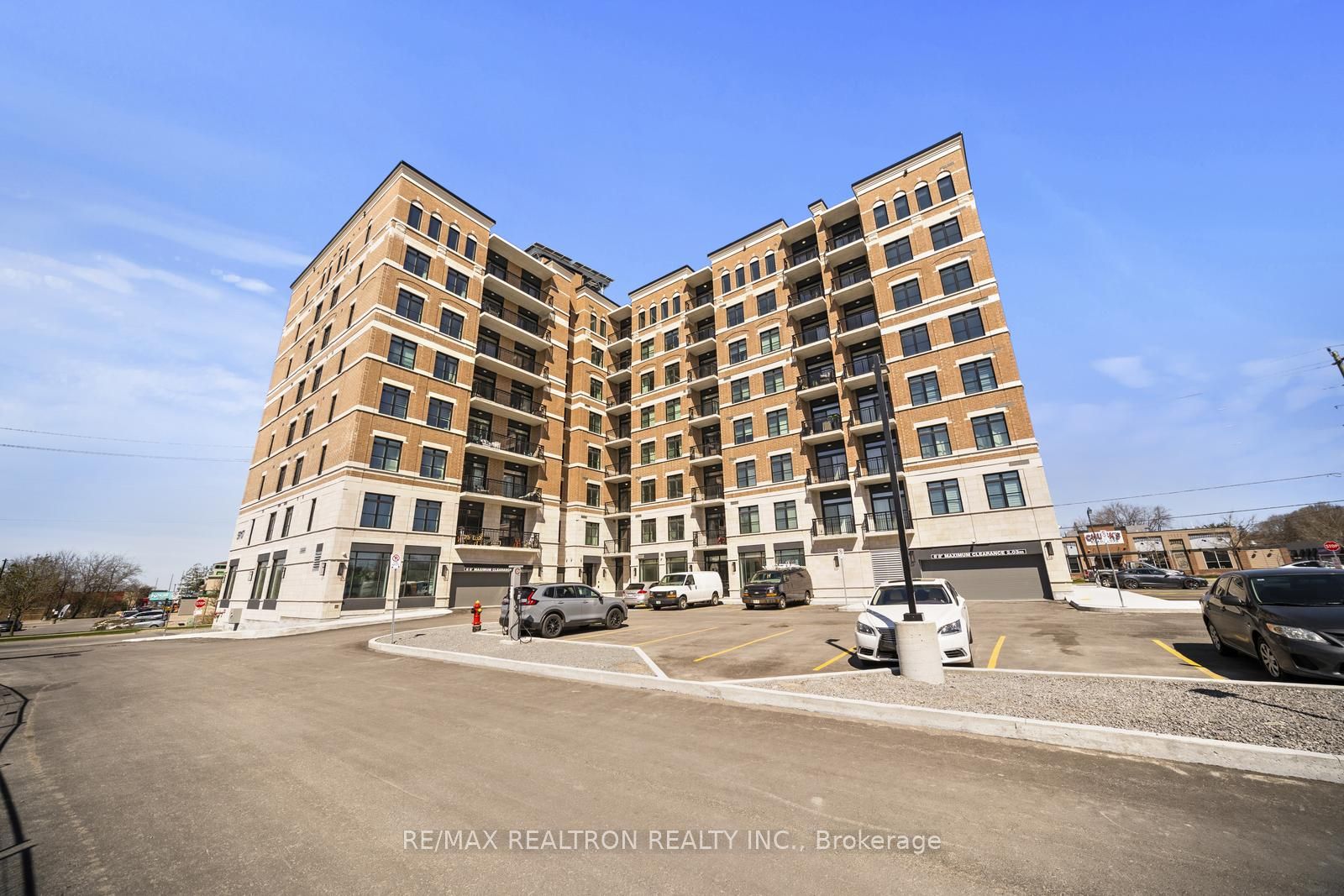 5917 Main Street Ph811, Whitchurch-Stouffville, On L4a 5g4