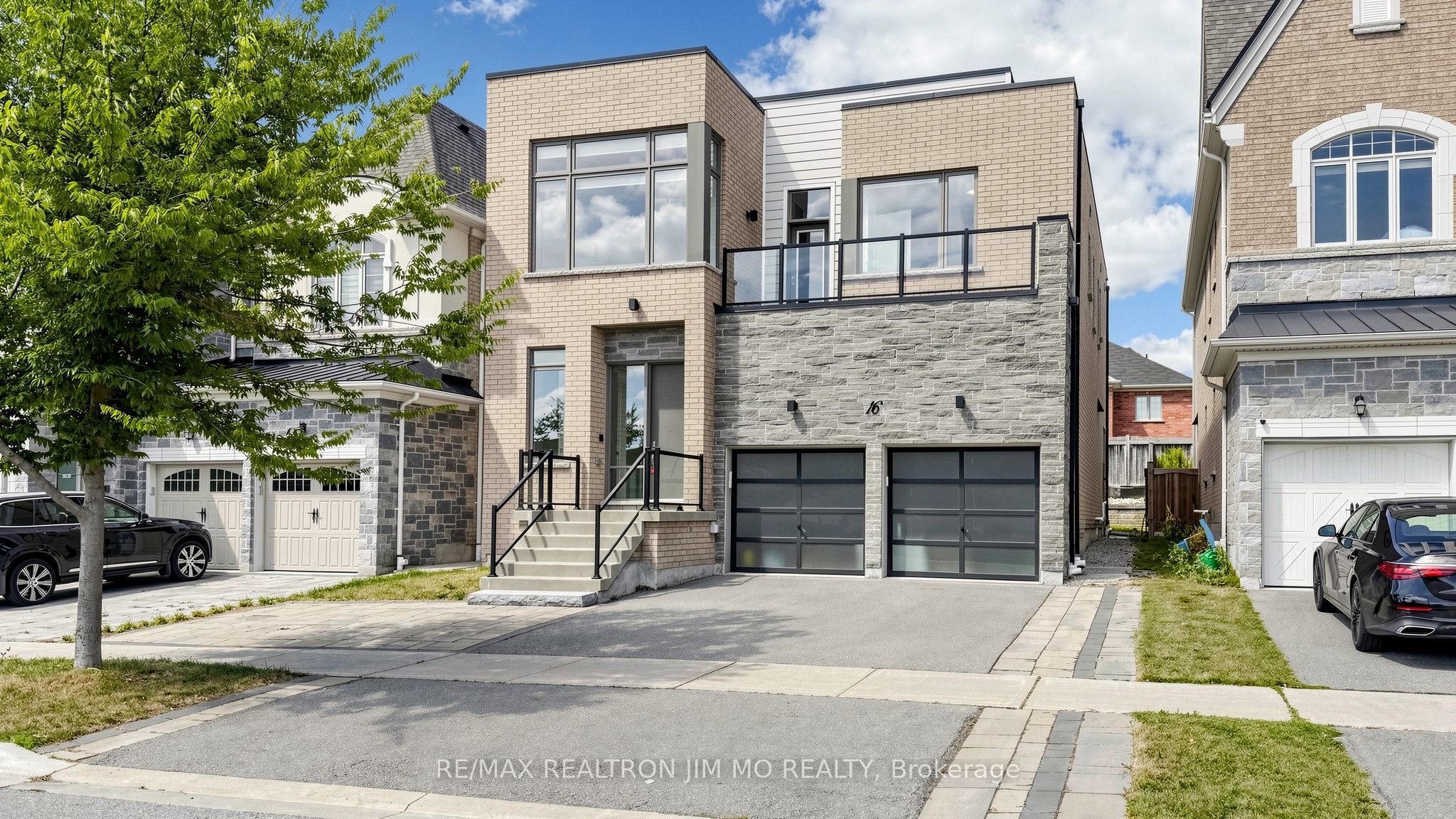 16 Farrell Road, Vaughan, On L6a 4w7