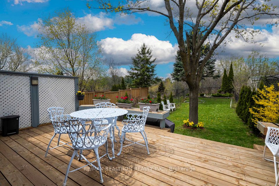 36 Edgemont Court, Richmond Hill, On L4s 2h8