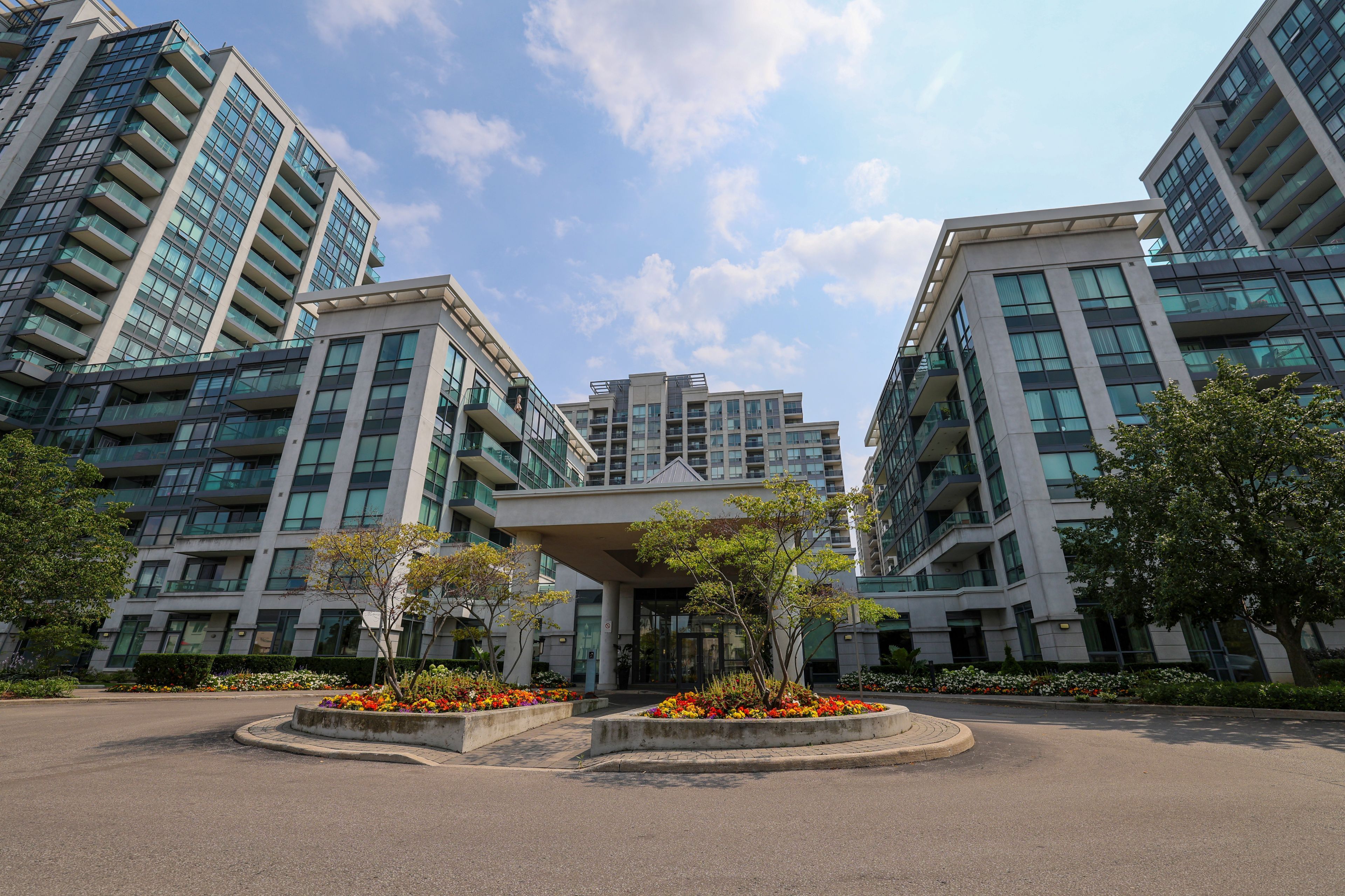 20 North Park Road 210, Vaughan, On L4j 0g7