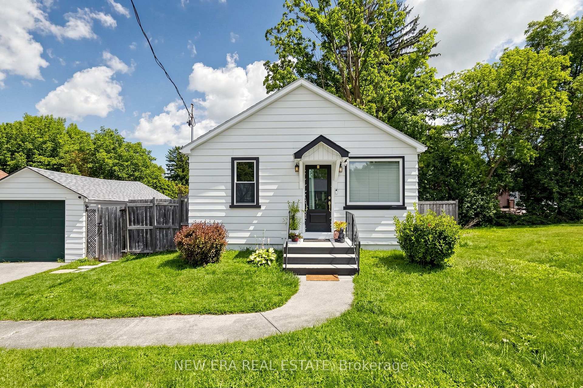 247 Muriel Street, Newmarket, On L3y 3n2